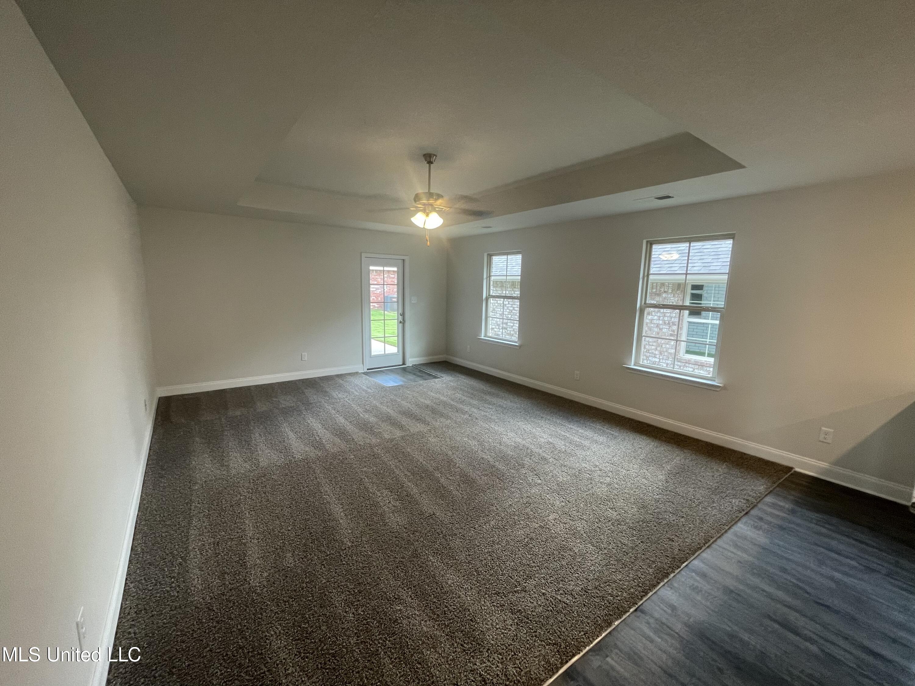 1544 Reece Drive South Southaven, MS 38671 - Photo 4 of 13 Family room