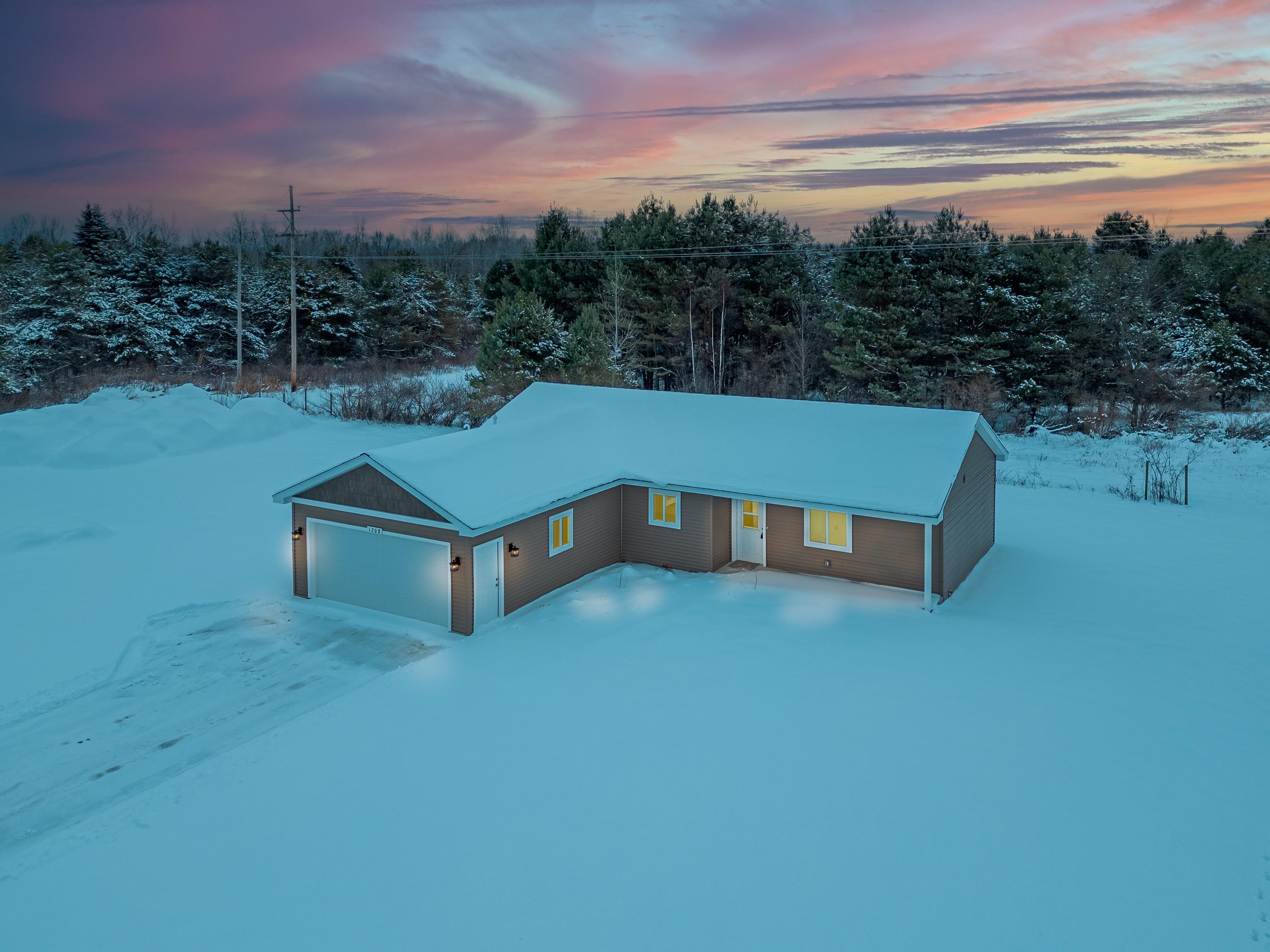 1208 Pheasant Run Gladwin, MI 48624 - Photo 1 of 42