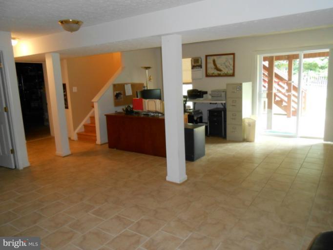 2685 Pheasant Hunt Road Woodbridge, VA 22192 - Photo 15 of 24 a view of a living room