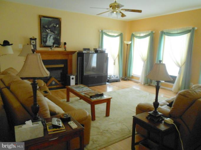 2685 Pheasant Hunt Road Woodbridge, VA 22192 - Photo 22 of 24 a living room with furniture and a flat screen tv