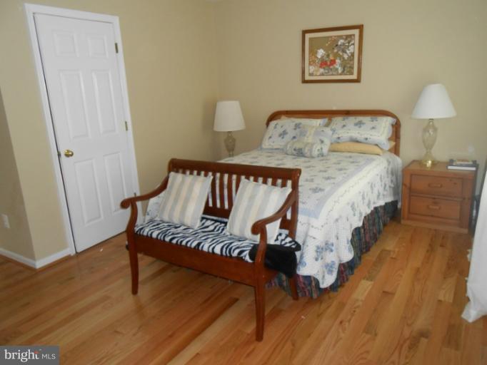 2685 Pheasant Hunt Road Woodbridge, VA 22192 - Photo 7 of 24 a bedroom with a bed and a table