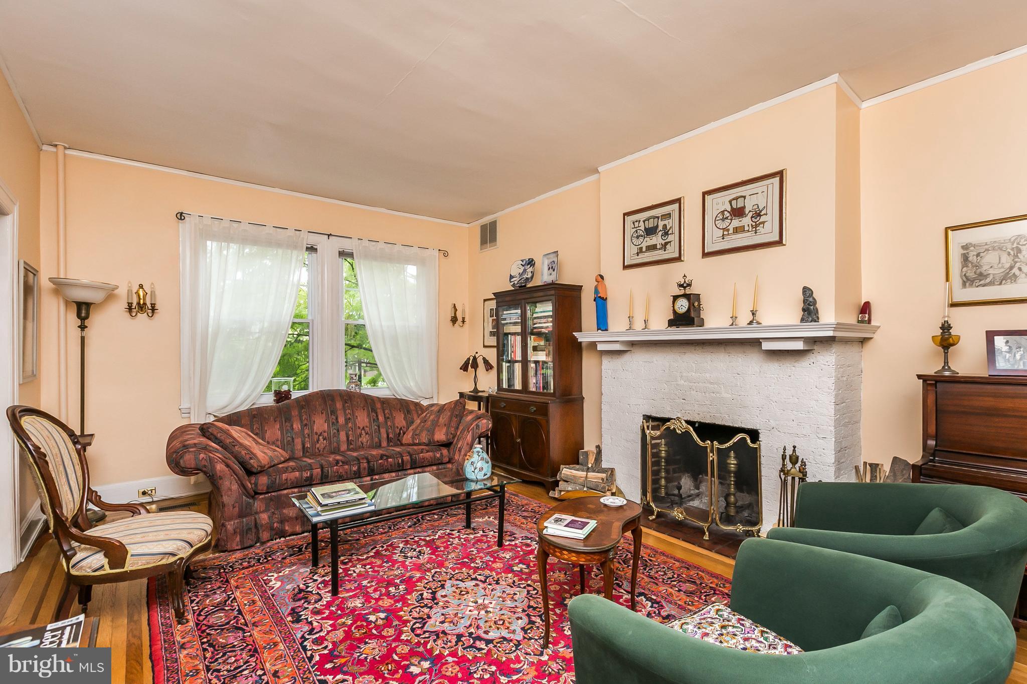 3935 Canterbury Road Baltimore, MD 21218 - Photo 5 of 29 Living Room