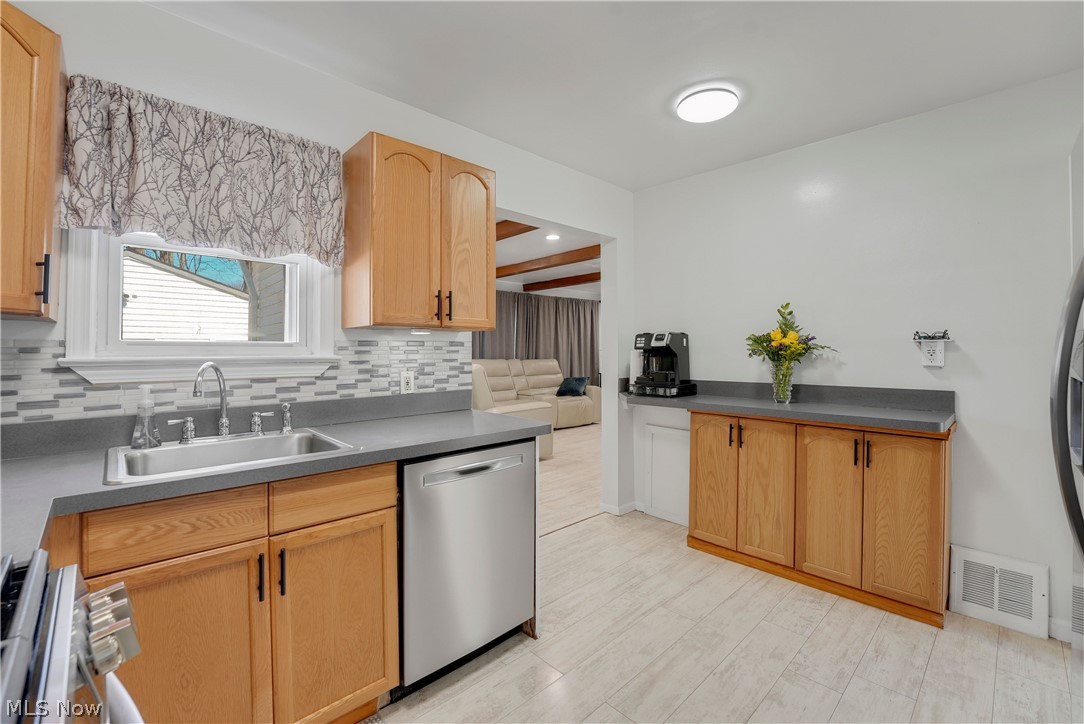 1677 Douglas Road Wickliffe, OH 44092 - Photo 6 of 28 Gallery Image 6