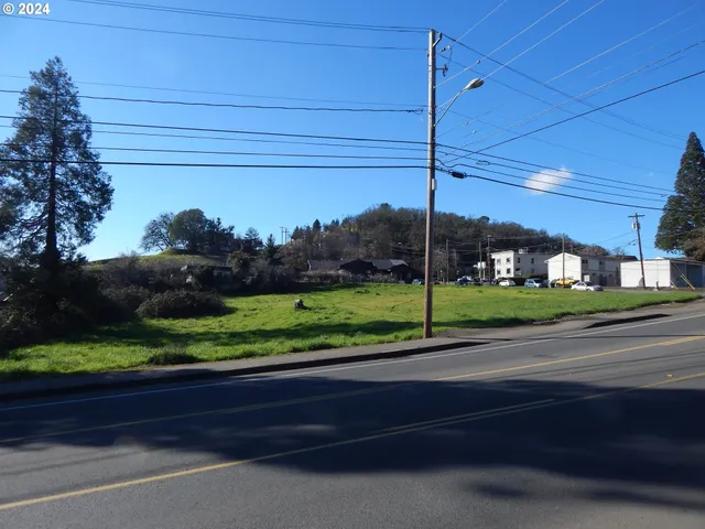 $155,000 | 598 Northeast Winchester Street, Roseburg, OR 97470