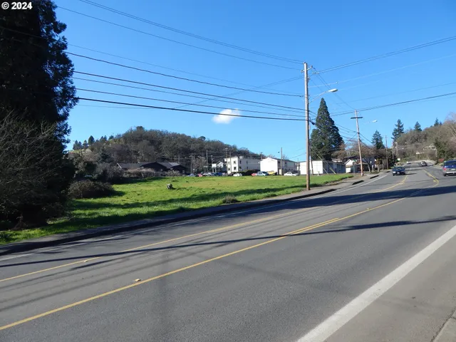 $155,000 | 598 Northeast Winchester Street, Roseburg, OR 97470