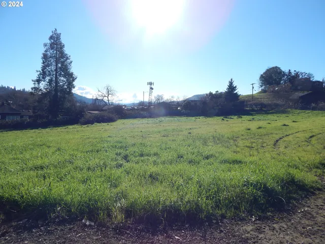 $155,000 | 598 Northeast Winchester Street, Roseburg, OR 97470