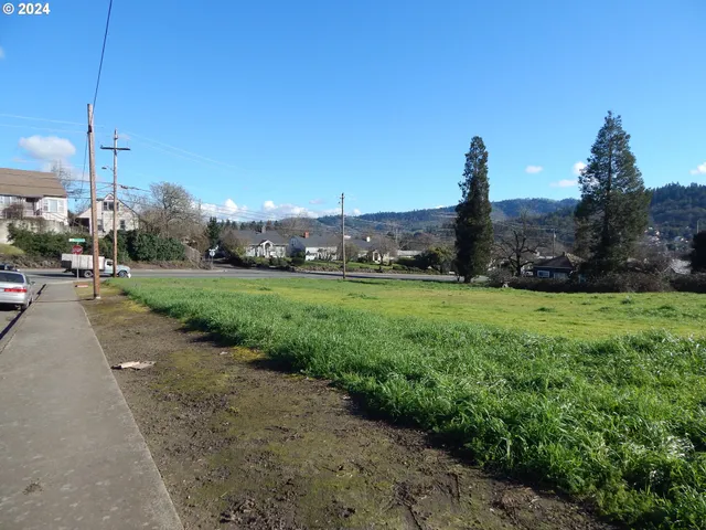 $155,000 | 598 Northeast Winchester Street, Roseburg, OR 97470