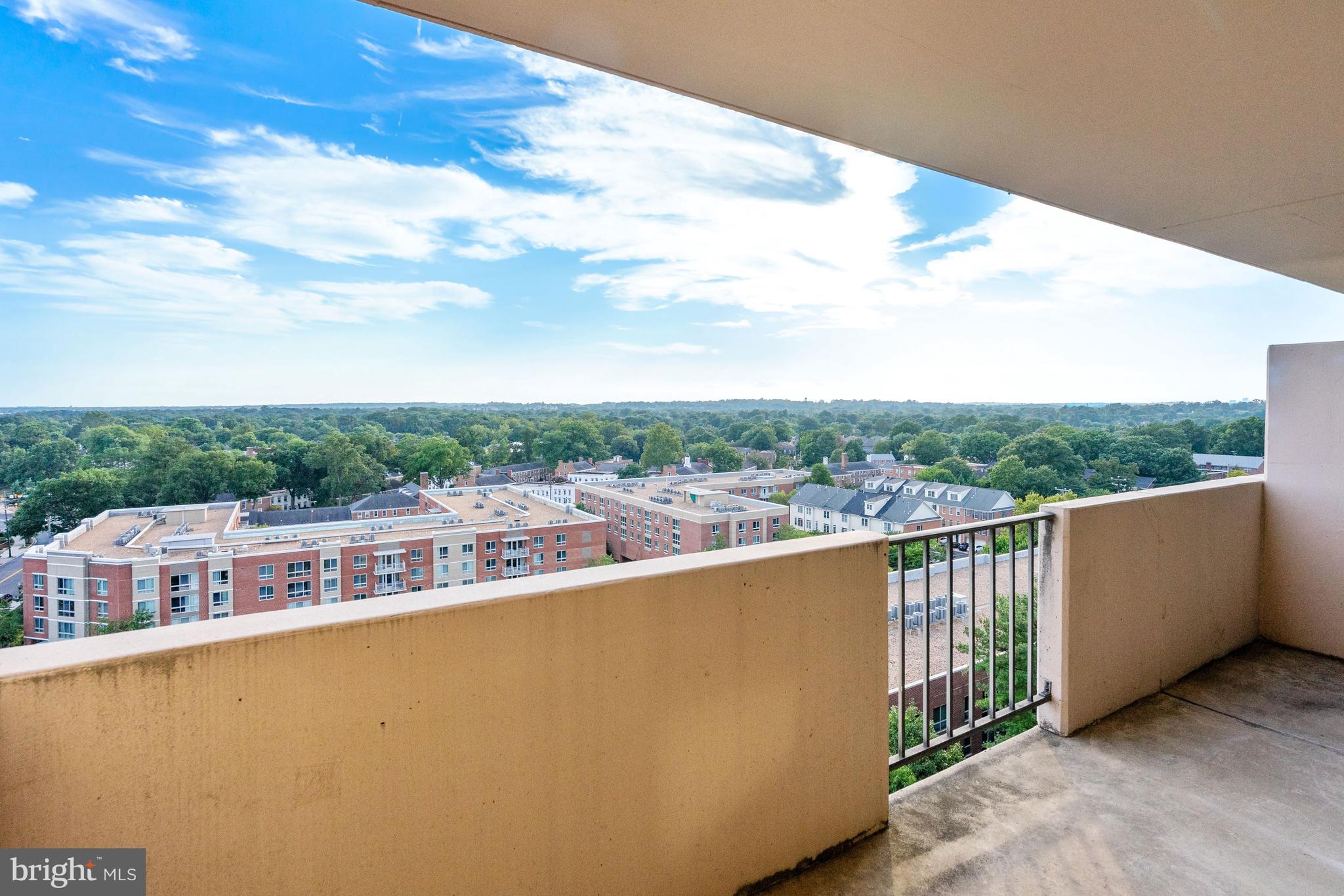 4141 North Henderson Road, Unit 1008 Arlington, VA 22203 - Photo 13 of 33 Long western view - great light, great sunsets!