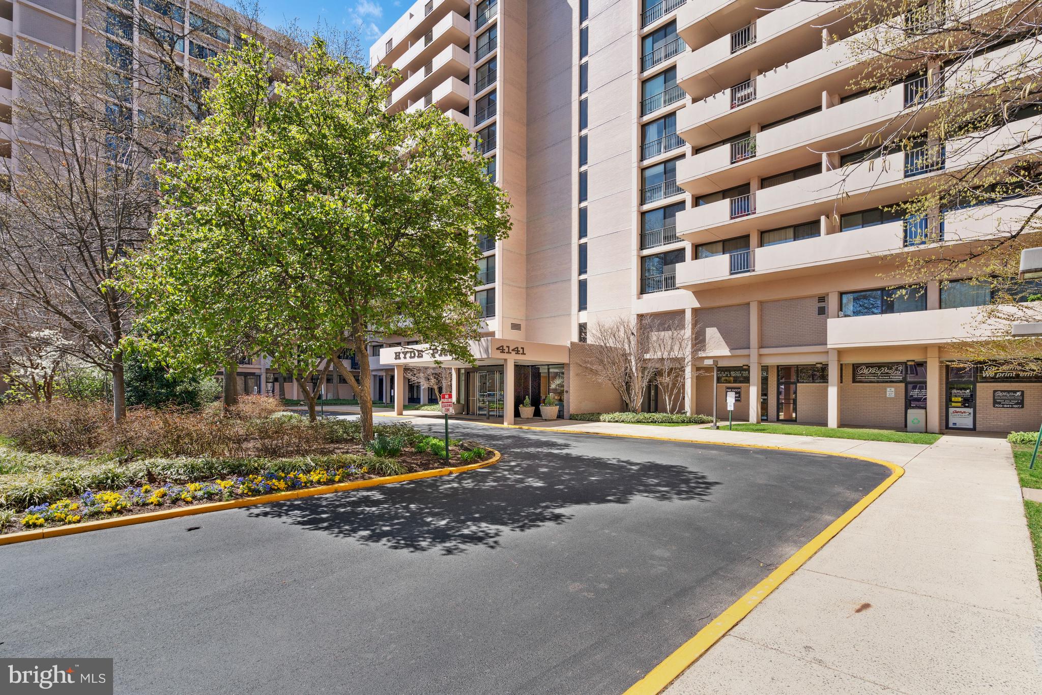 4141 North Henderson Road, Unit 1008 Arlington, VA 22203 - Photo 15 of 33 Welcome to the Hyde Park!