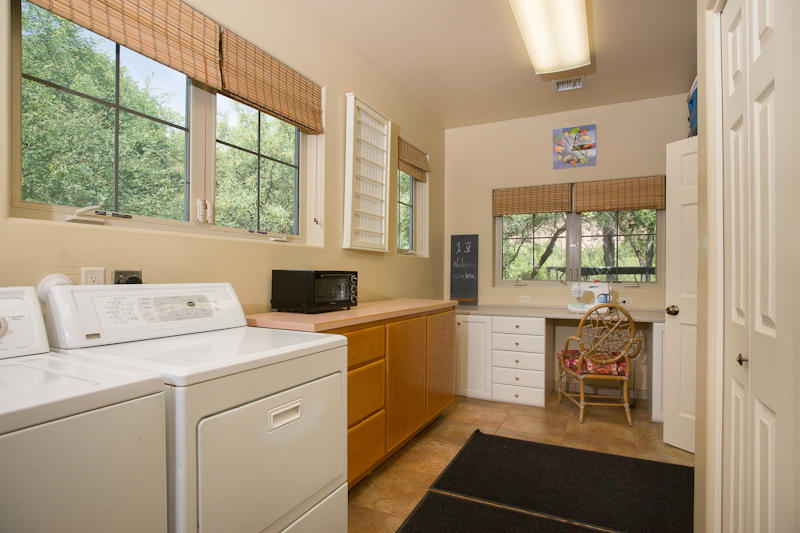 3800 East Sycamore Lane Rimrock, AZ 86335 - Photo 20 of 40 Laundry Room