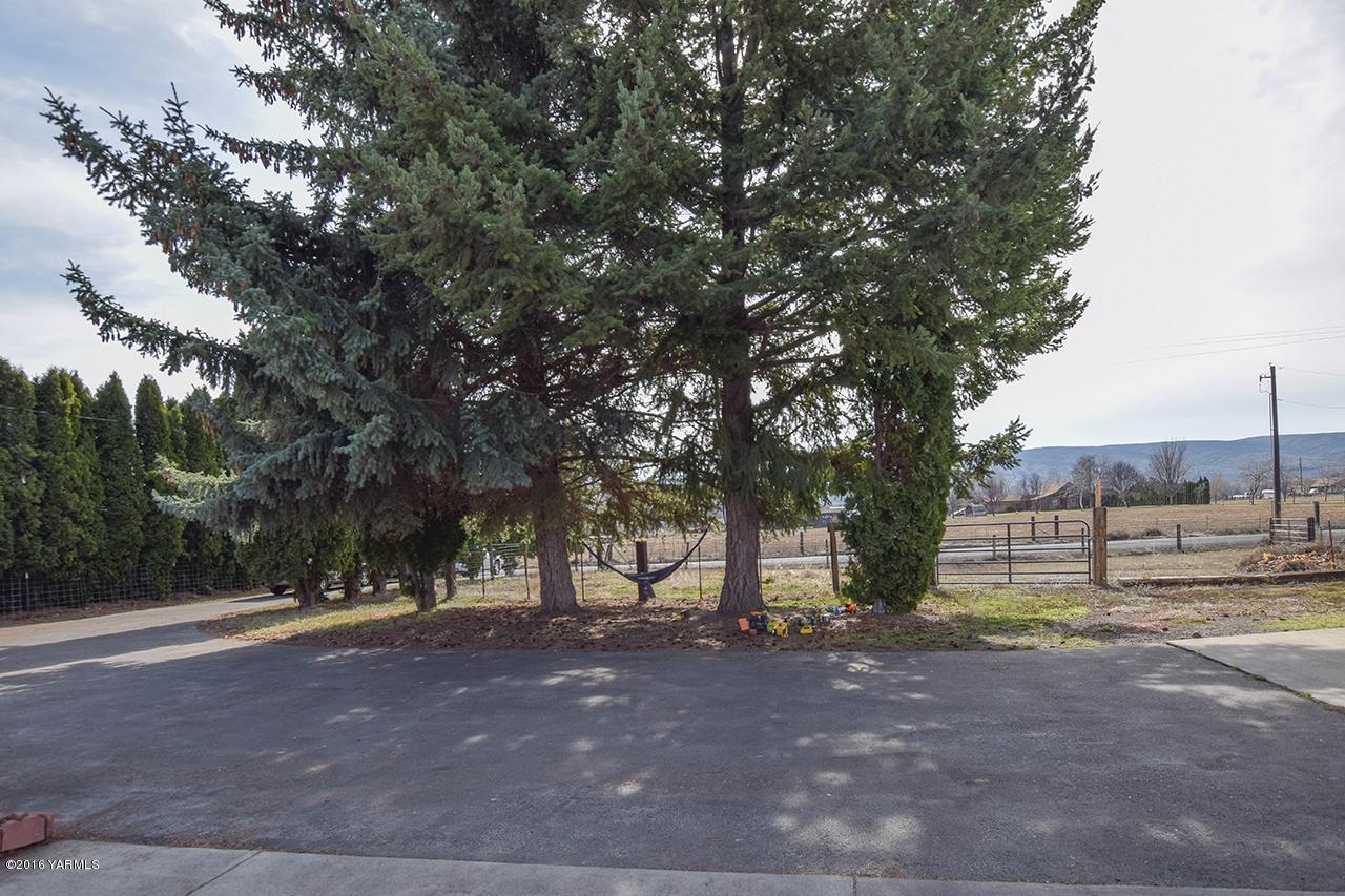 12301 Rutherford Road Yakima, WA 98903 - Photo 28 of 34 a view of outdoor space with tree s