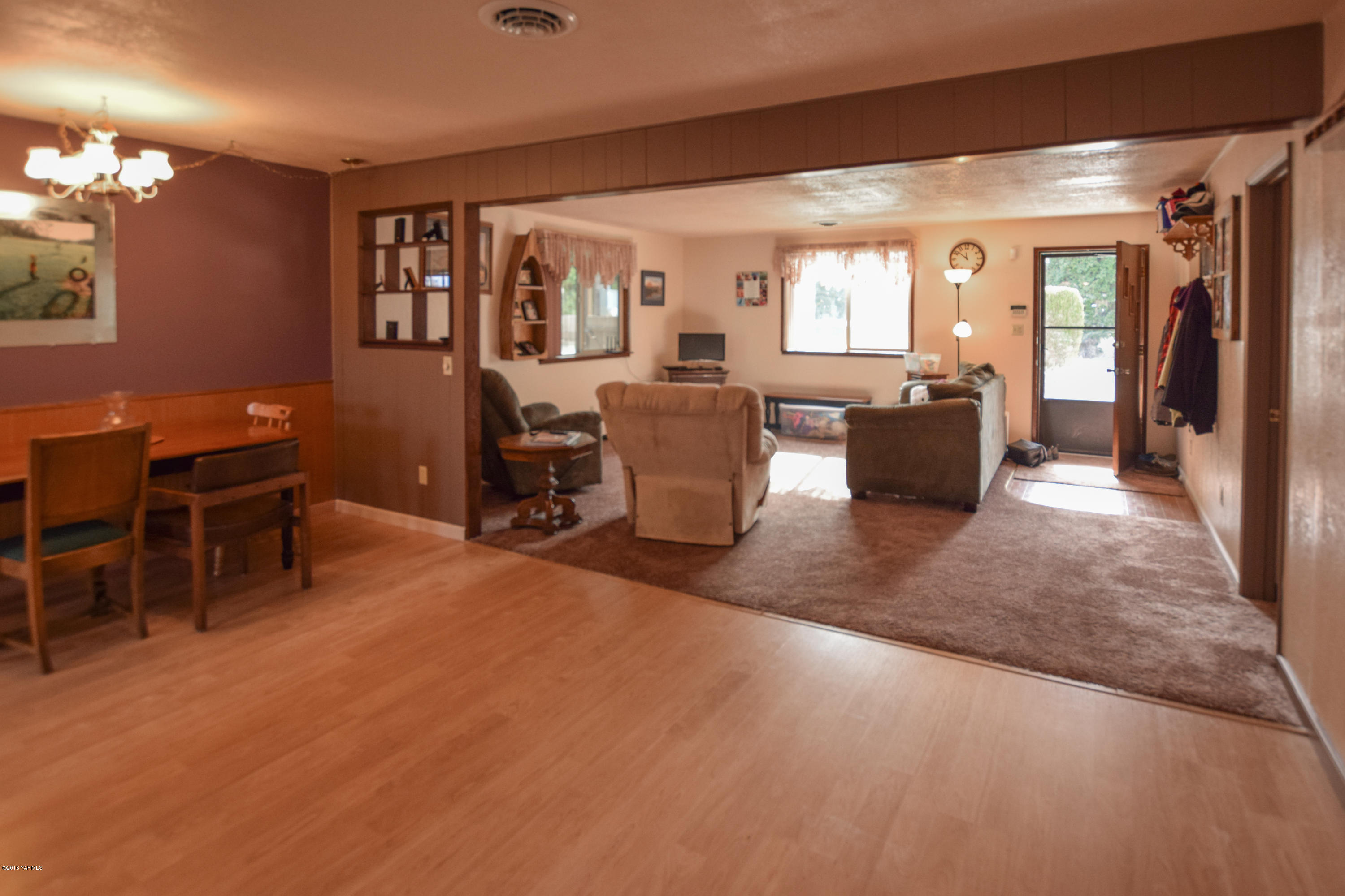 12301 Rutherford Road Yakima, WA 98903 - Photo 34 of 34 a view of a livingroom with furniture and a window