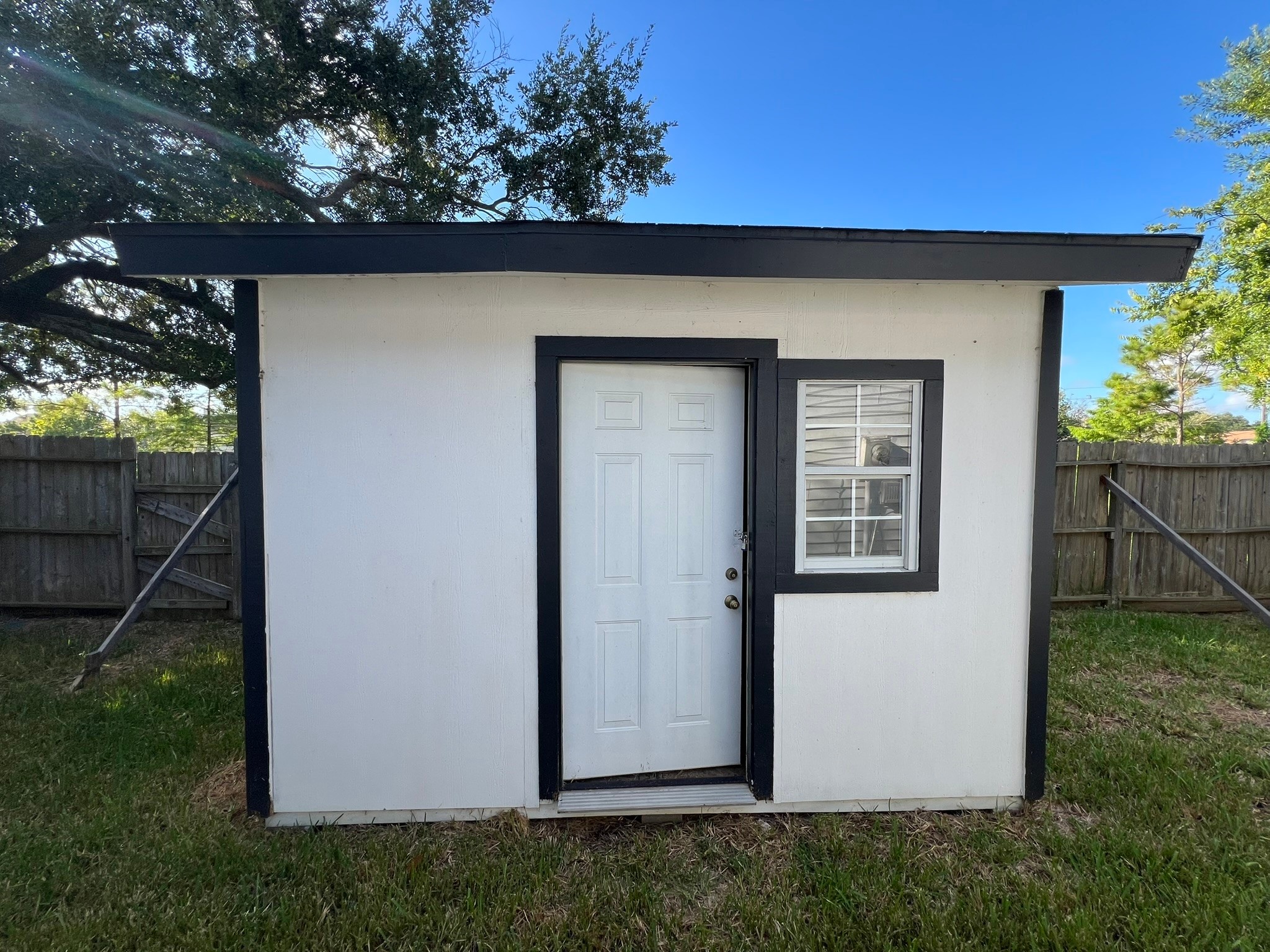 7807 Secretariat Lane Houston, TX 77071 - Photo 12 of 15 a backyard of a house