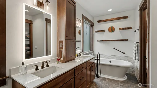 $1,850,000 | 29220 305th Court Southeast, Ravensdale, WA 98051