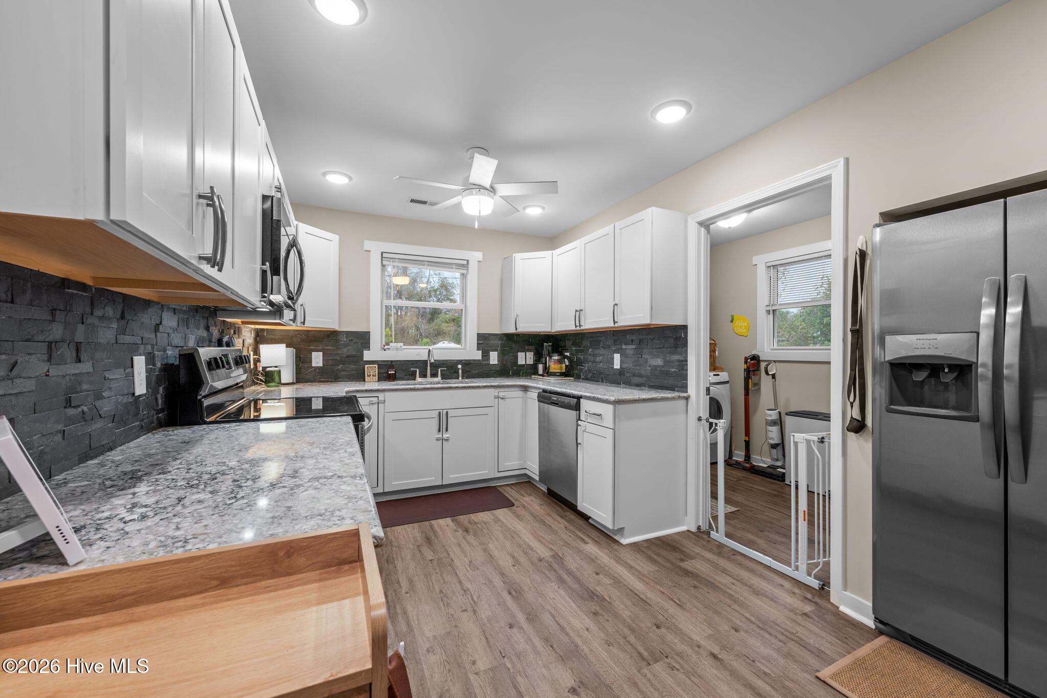 1612 Colonial Way New Bern, NC 28560 - Photo 13 of 37 24-web-or-mls-DSC_7322