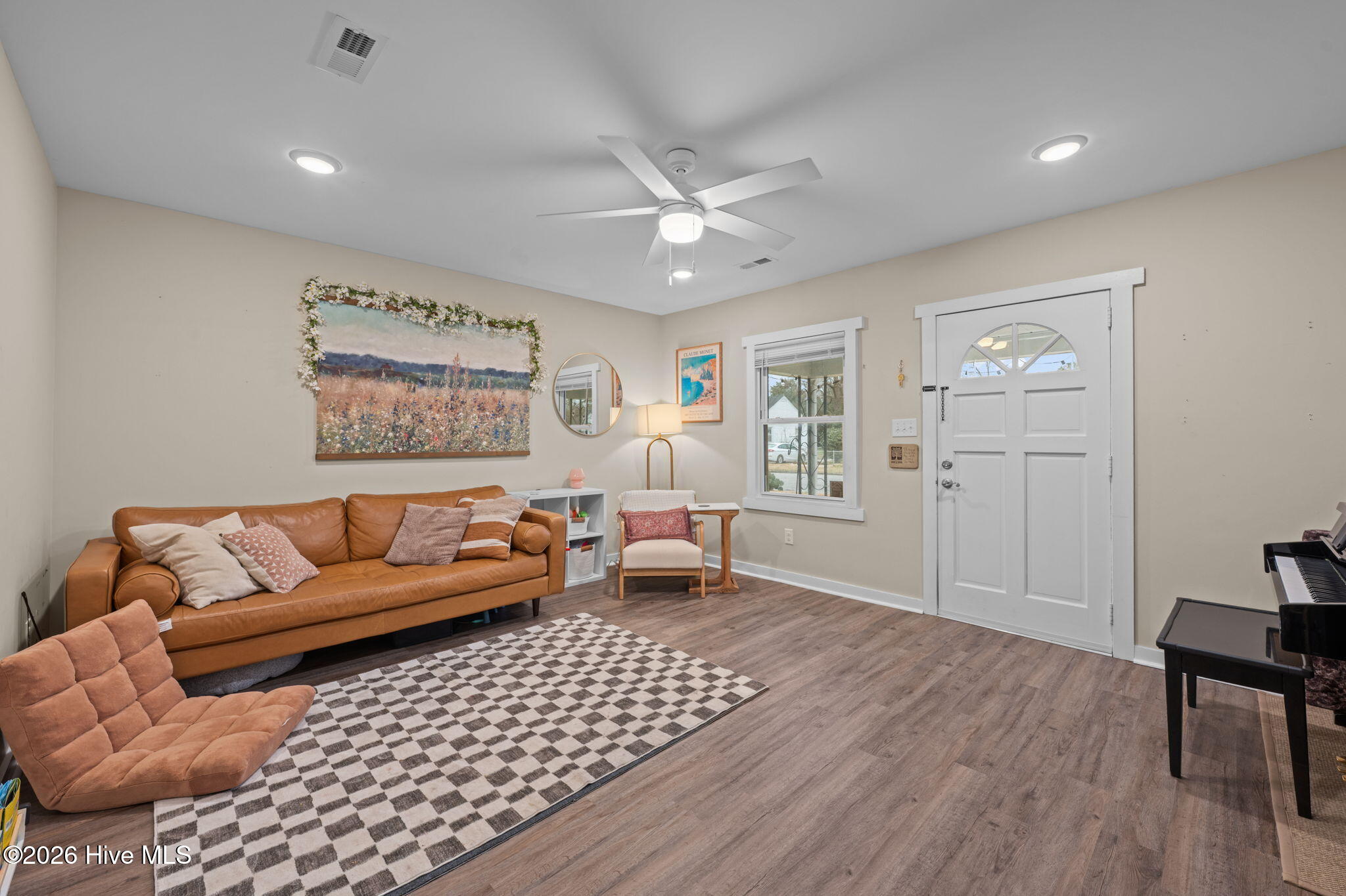 1612 Colonial Way New Bern, NC 28560 - Photo 4 of 37 39-web-or-mls-DSC_7373