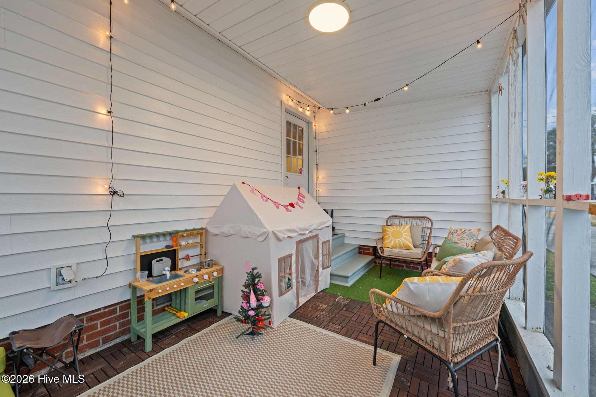 1612 Colonial Way New Bern, NC 28560 - Photo 6 of 37 31-web-or-mls-DSC_7346