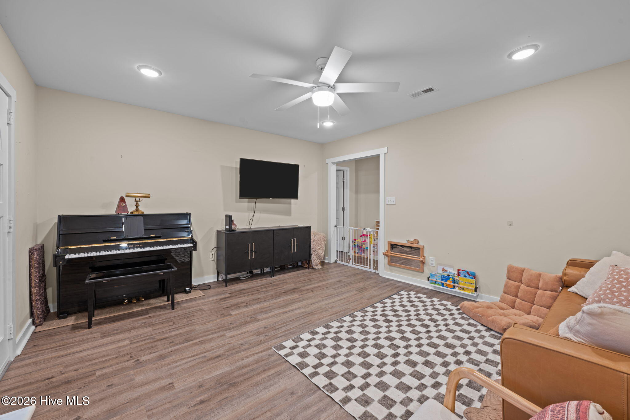 1612 Colonial Way New Bern, NC 28560 - Photo 8 of 37 40-web-or-mls-DSC_7376