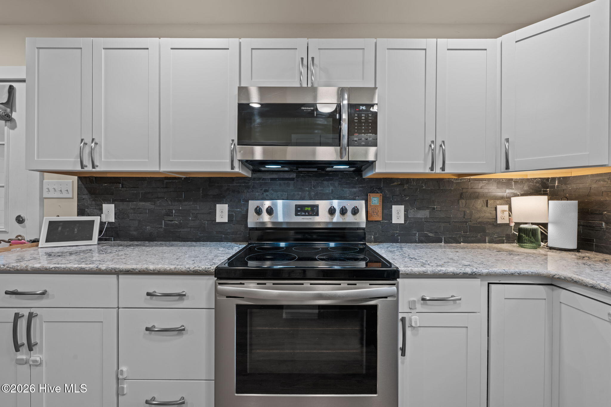 1612 Colonial Way New Bern, NC 28560 - Photo 9 of 37 30-web-or-mls-DSC_7343