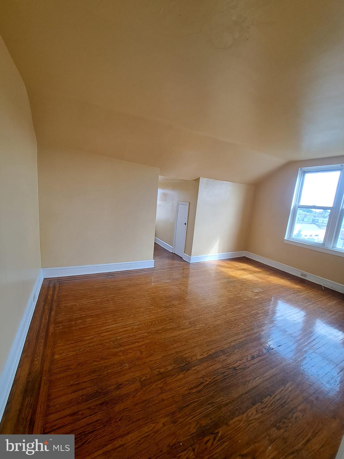 5244 Rising Sun Avenue Philadelphia, PA 19120 - Photo 28 of 34 3rd living/dining area