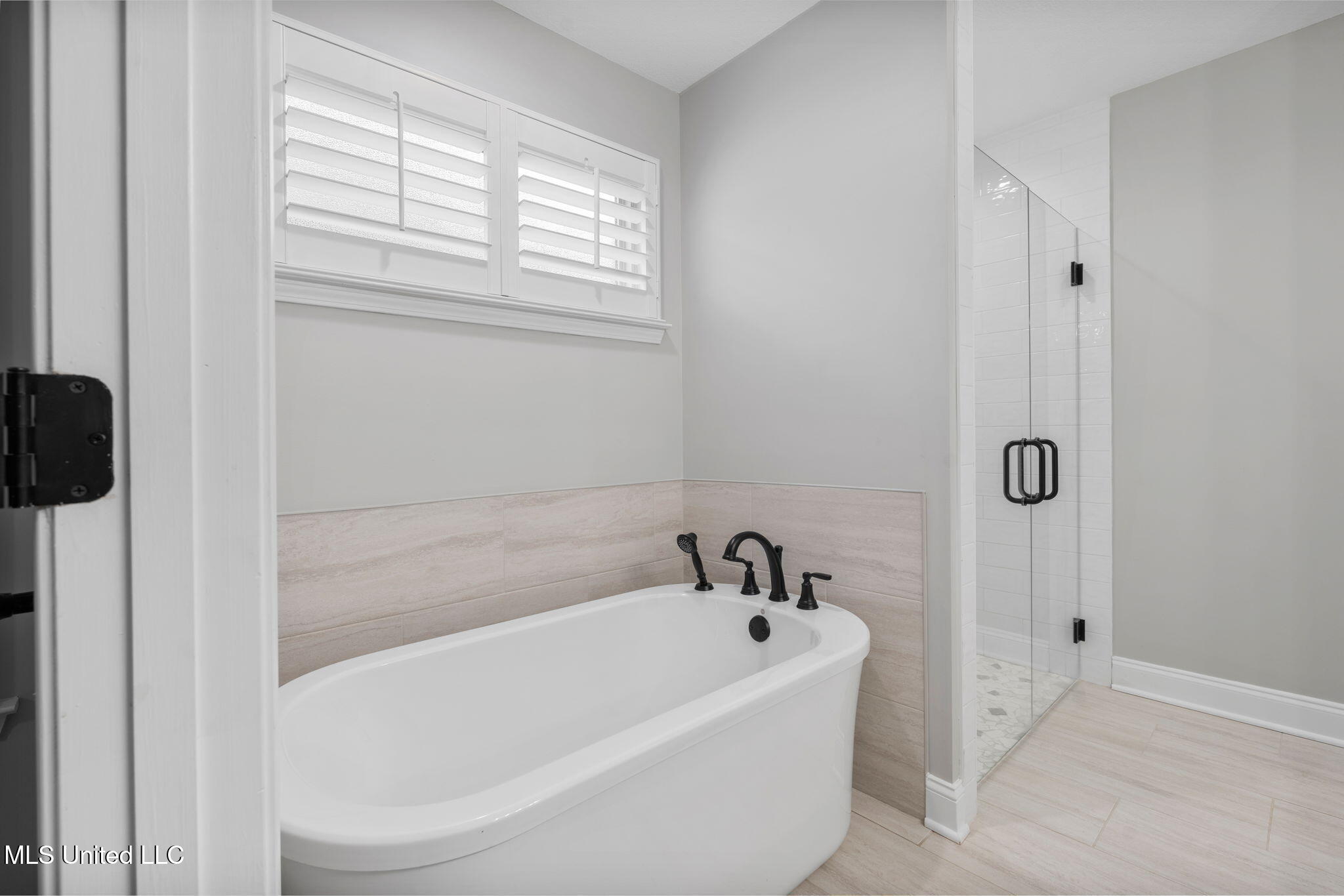 5906 Foxdale Loop Southaven, MS 38672 - Photo 14 of 57 Primary Bathroom