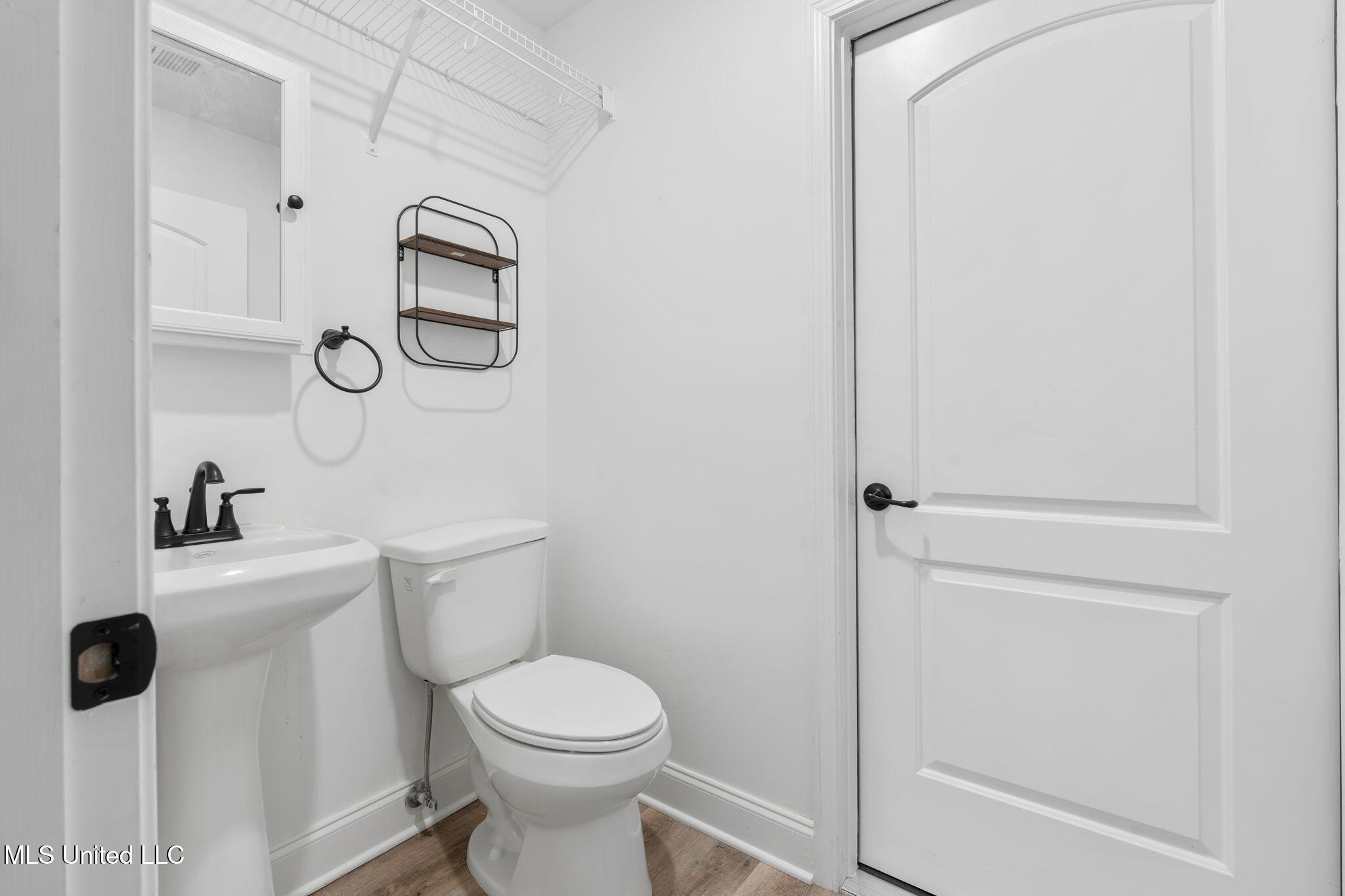 5906 Foxdale Loop Southaven, MS 38672 - Photo 20 of 57 Half Bath - Upstairs