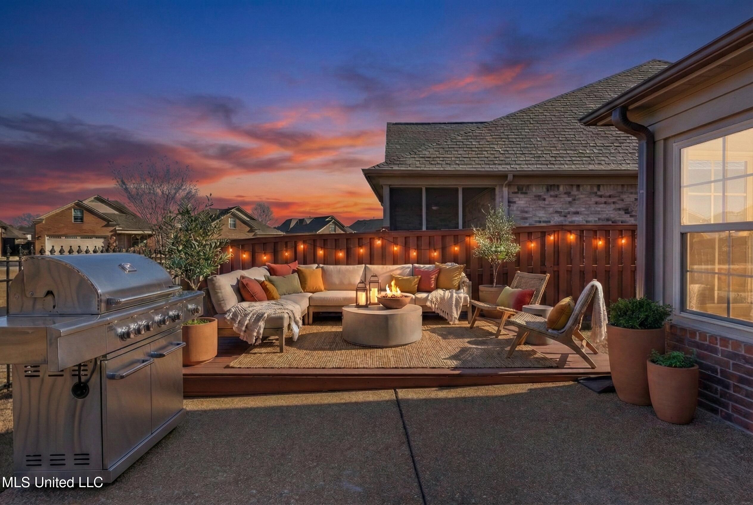 5906 Foxdale Loop Southaven, MS 38672 - Photo 22 of 57 Patio twilight