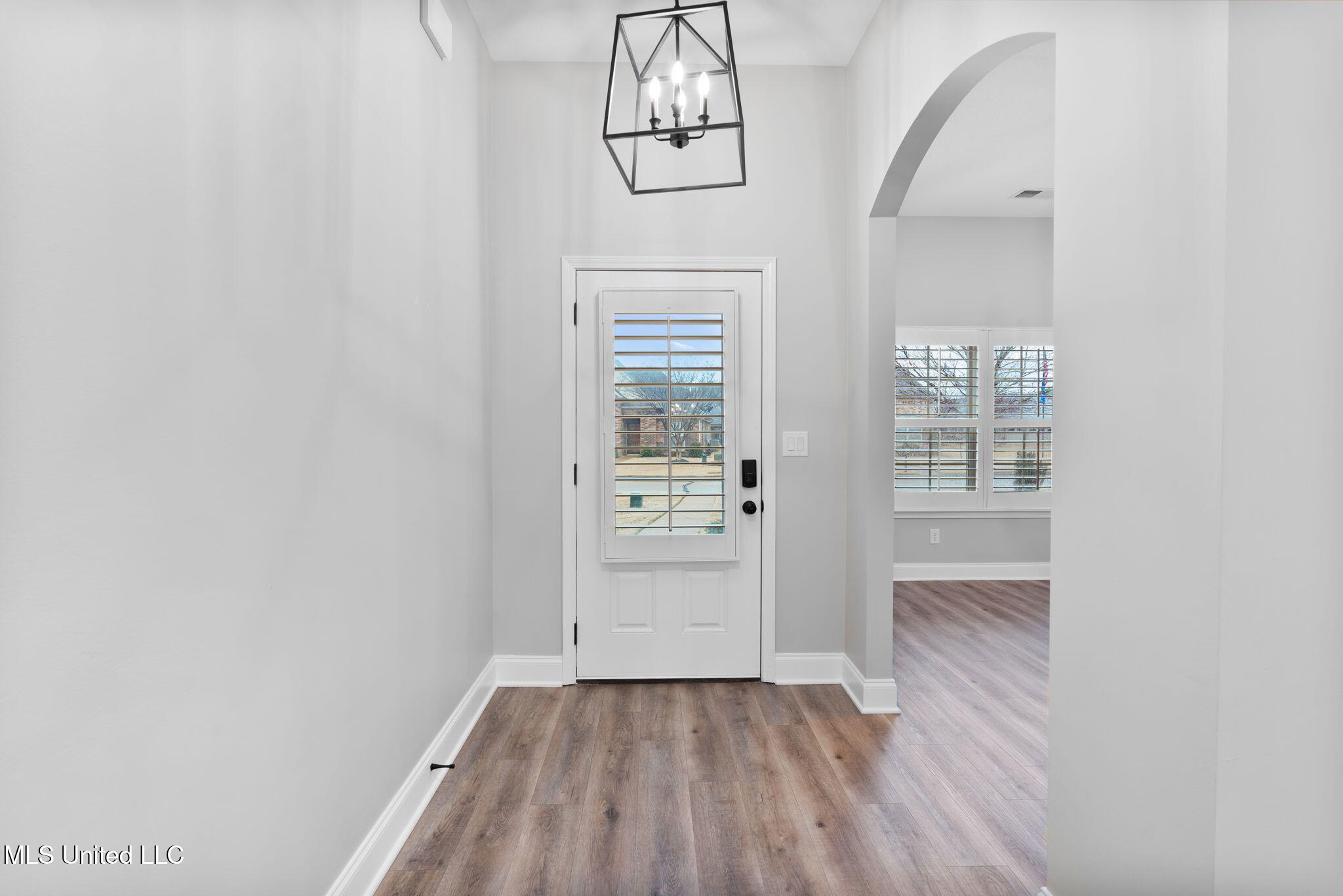 5906 Foxdale Loop Southaven, MS 38672 - Photo 23 of 57 Foyer