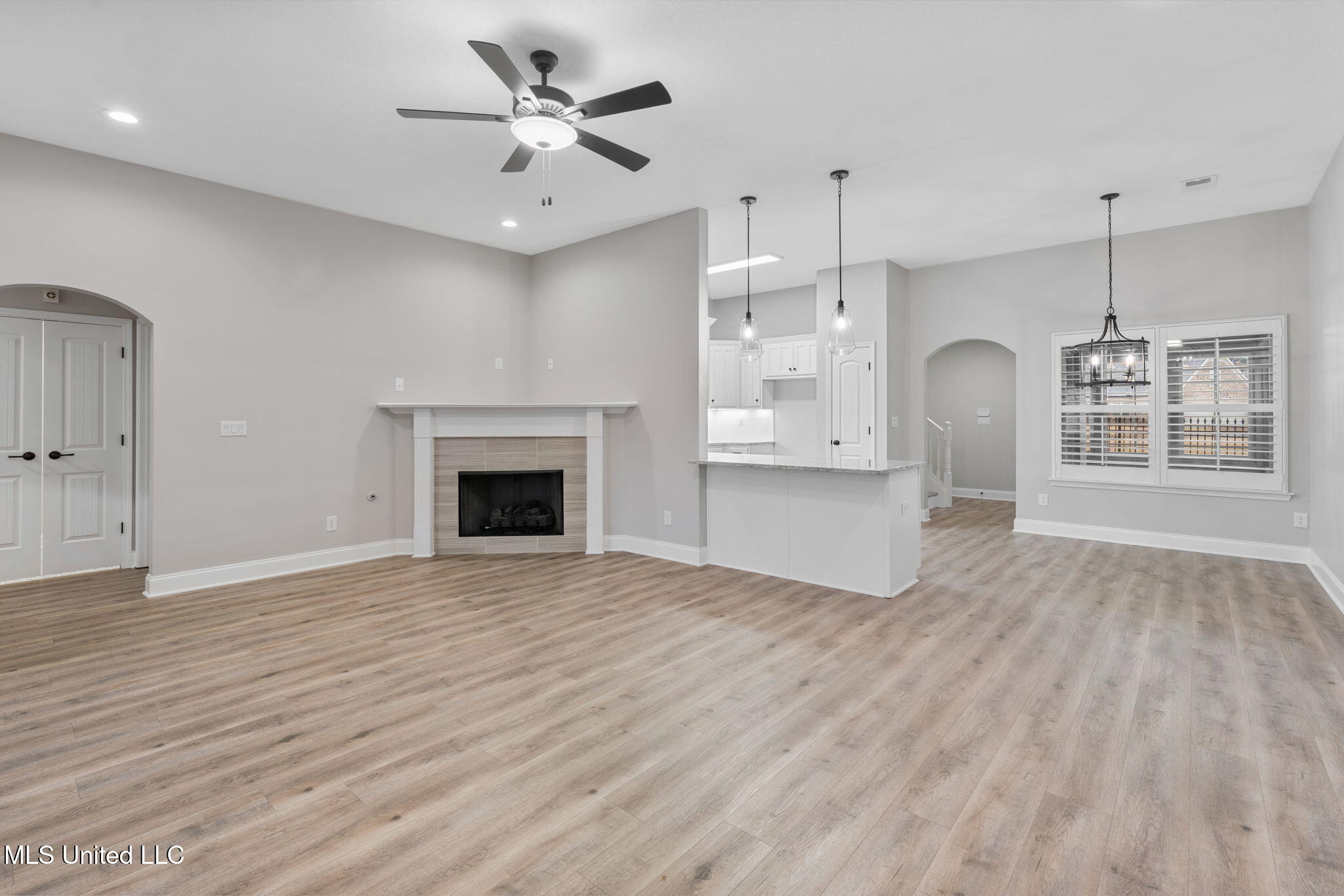 5906 Foxdale Loop Southaven, MS 38672 - Photo 24 of 57 Great Room