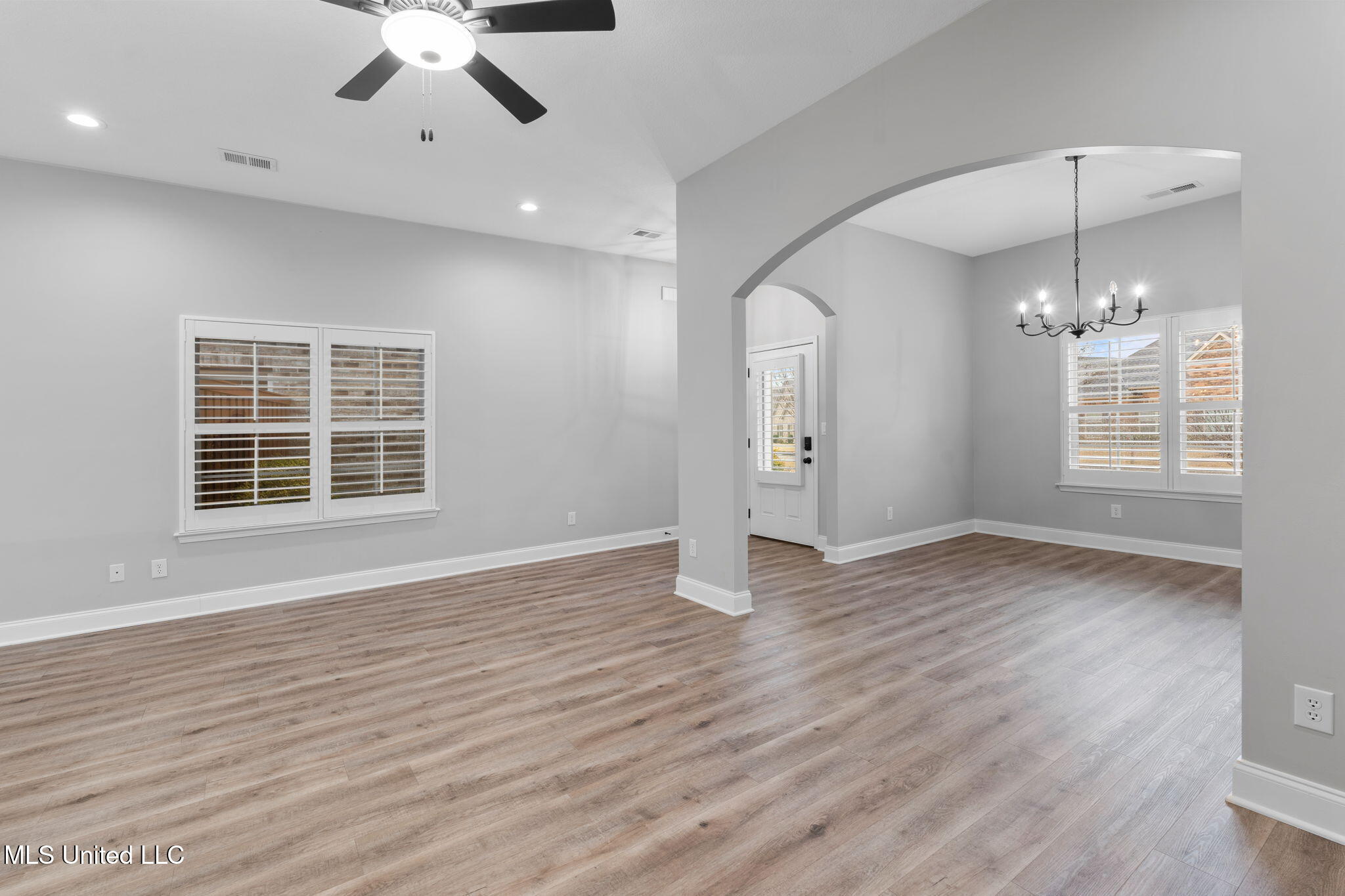 5906 Foxdale Loop Southaven, MS 38672 - Photo 26 of 57 Great Room