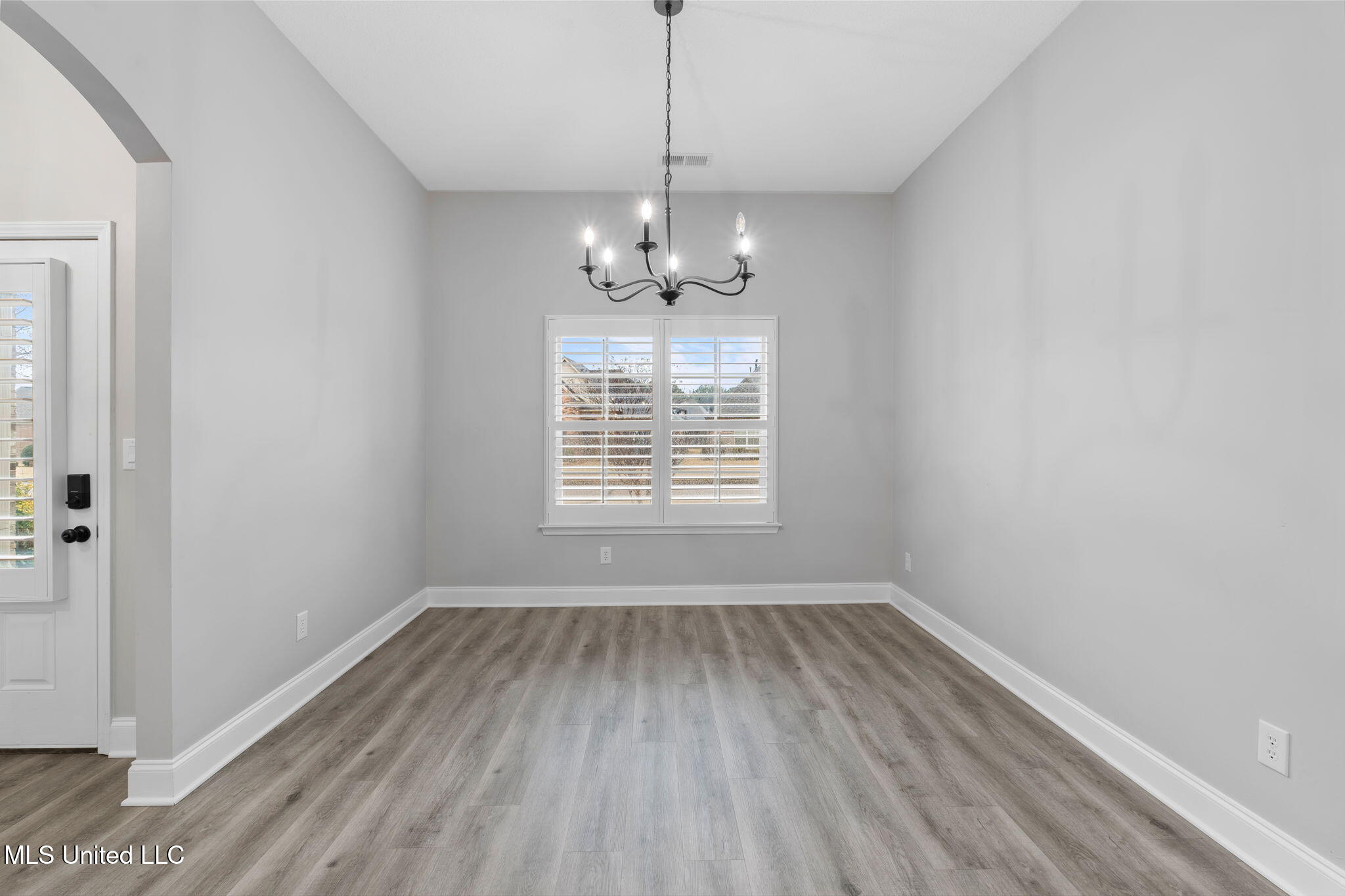 5906 Foxdale Loop Southaven, MS 38672 - Photo 27 of 57 Dining Room