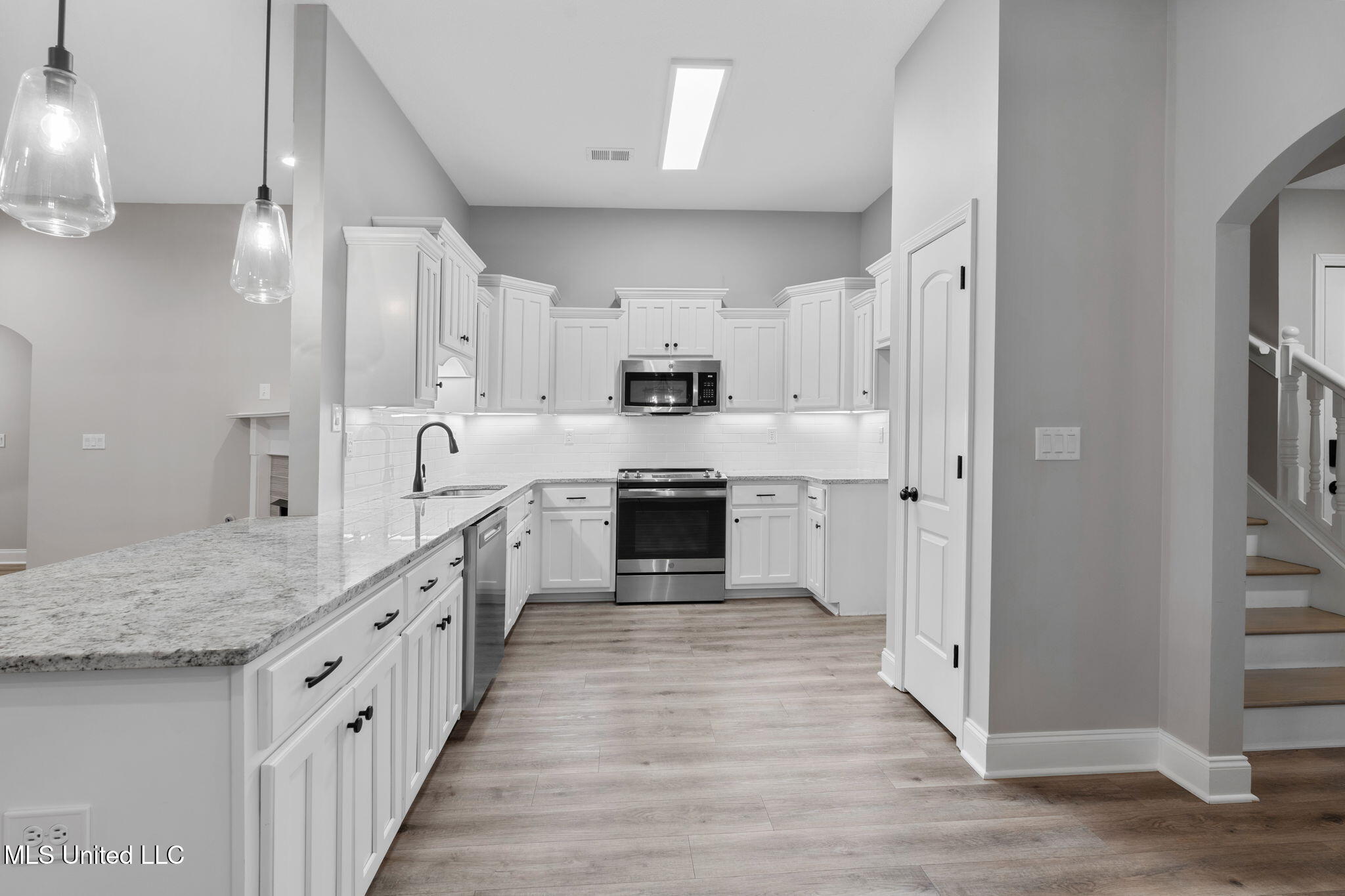 5906 Foxdale Loop Southaven, MS 38672 - Photo 29 of 57 Kitchen