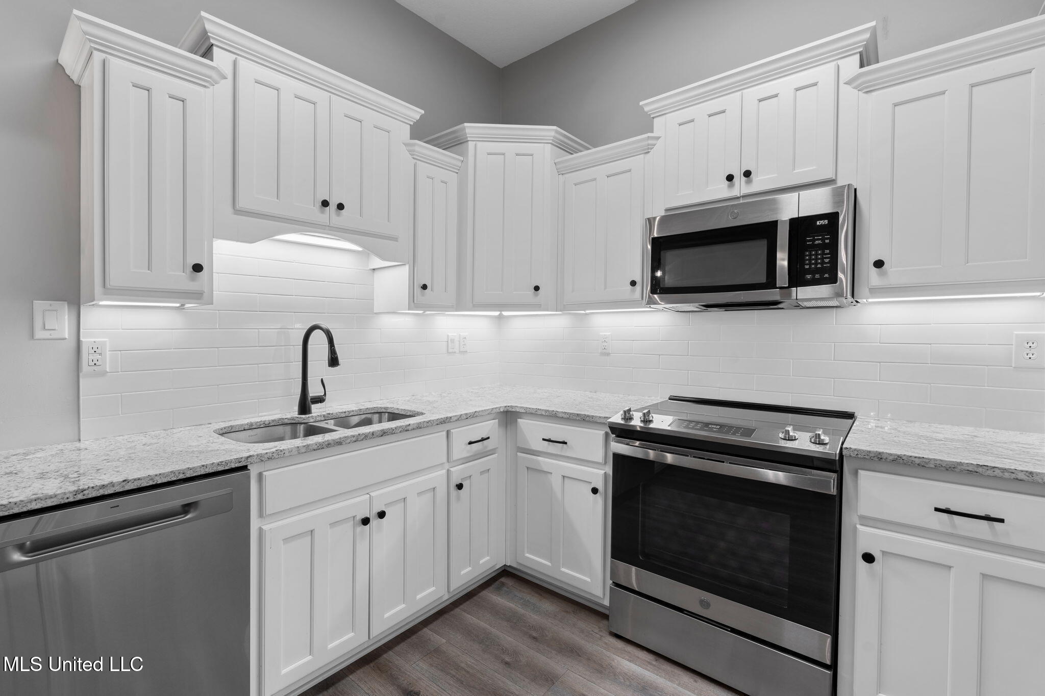 5906 Foxdale Loop Southaven, MS 38672 - Photo 30 of 57 Kitchen