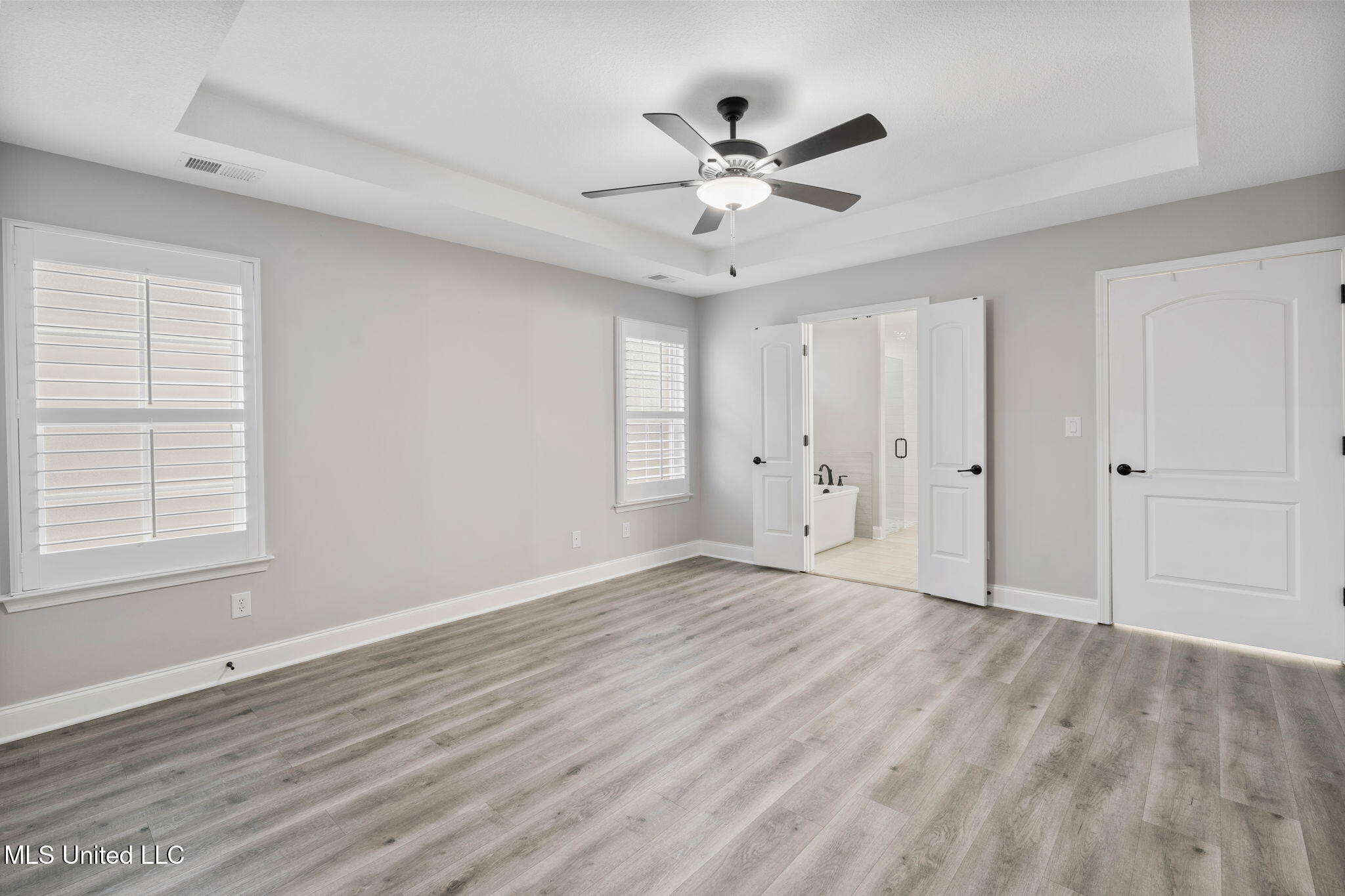 5906 Foxdale Loop Southaven, MS 38672 - Photo 33 of 57 Primary Bedroom