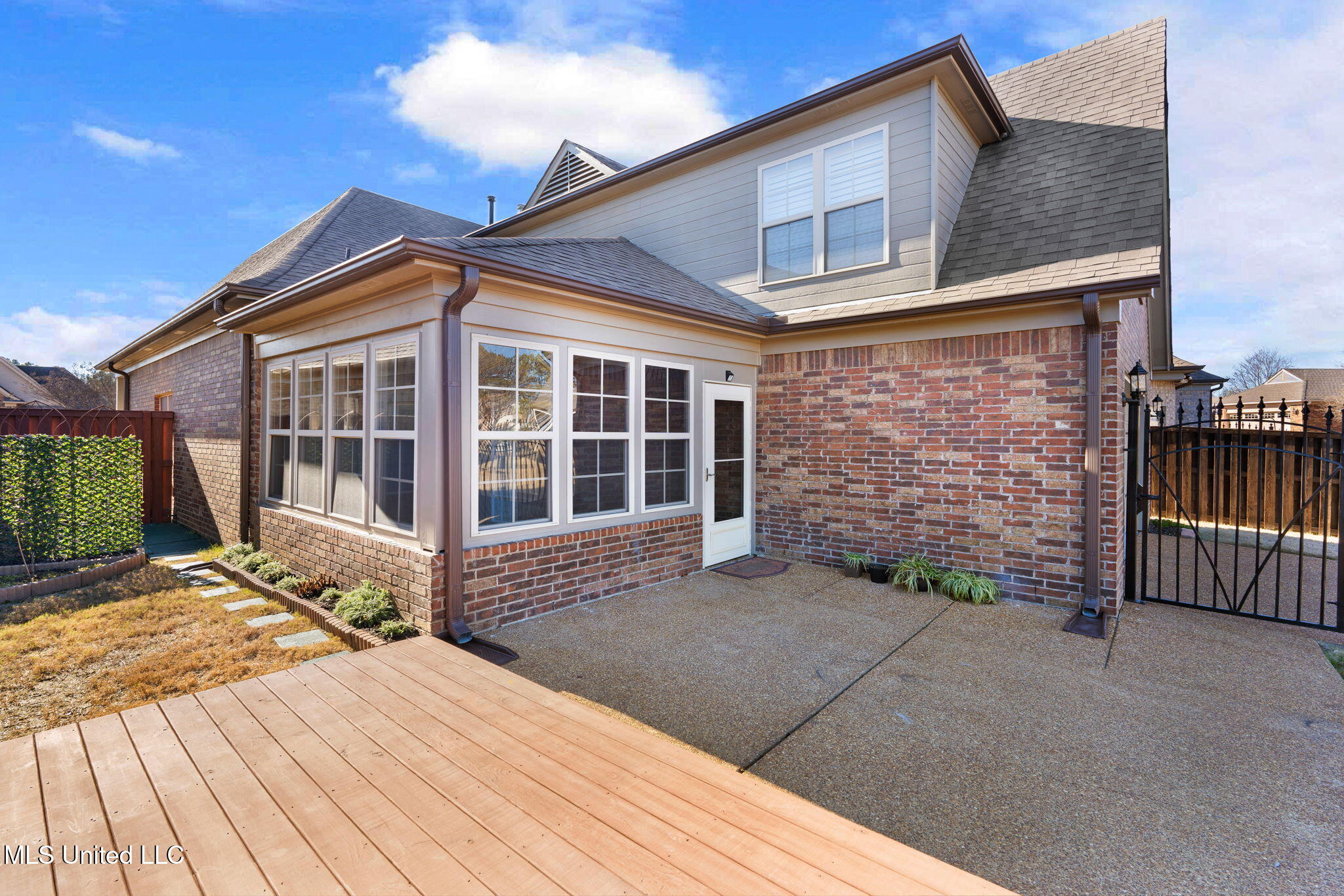 5906 Foxdale Loop Southaven, MS 38672 - Photo 40 of 57 Patio and Deck