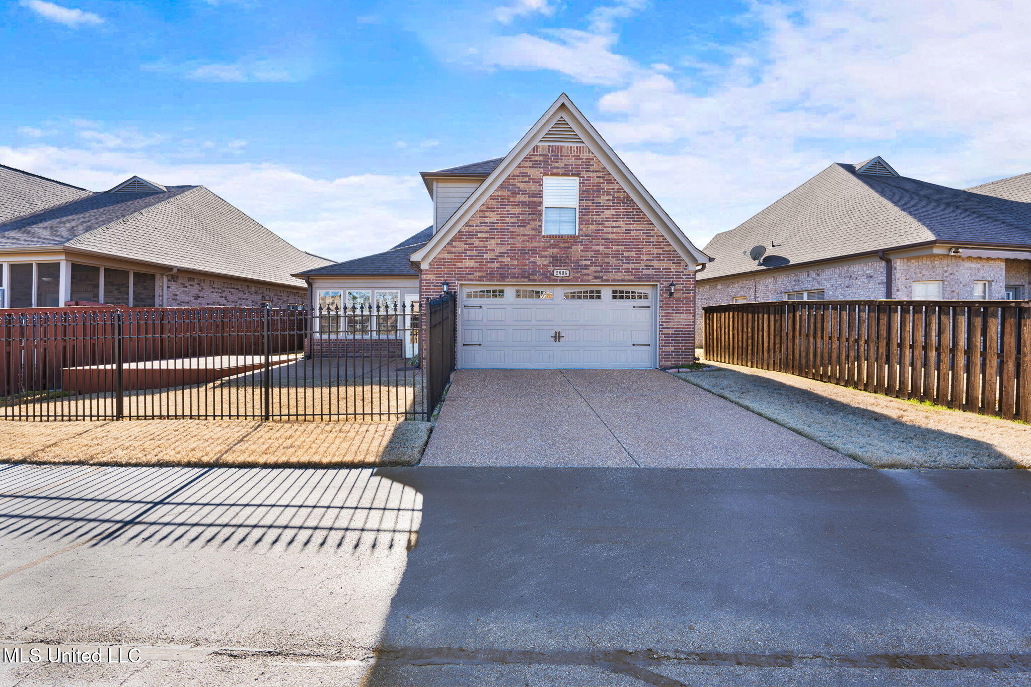 5906 Foxdale Loop Southaven, MS 38672 - Photo 43 of 57 Rear Entry Garage