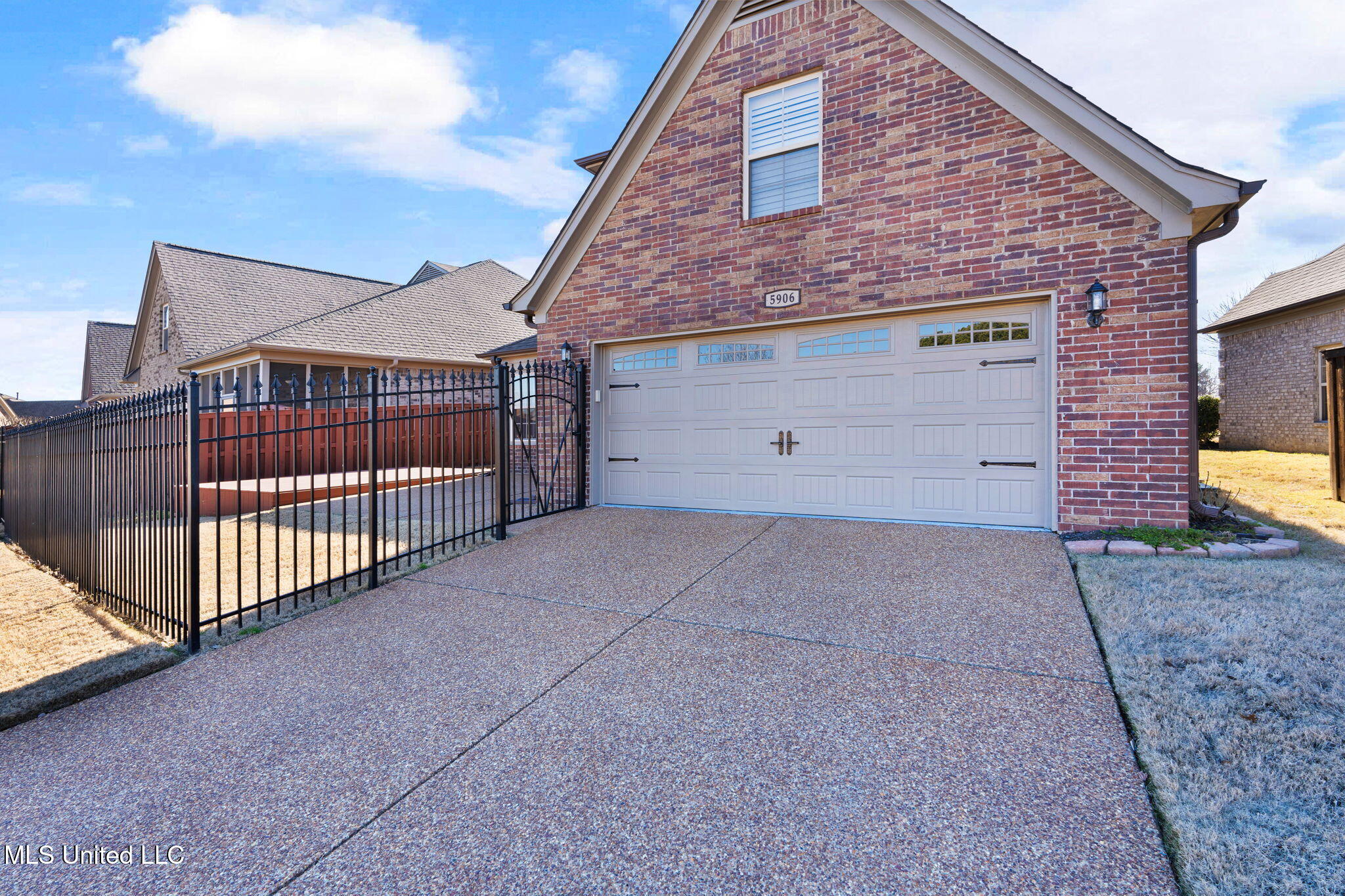 5906 Foxdale Loop Southaven, MS 38672 - Photo 44 of 57 Rear Entry Garage