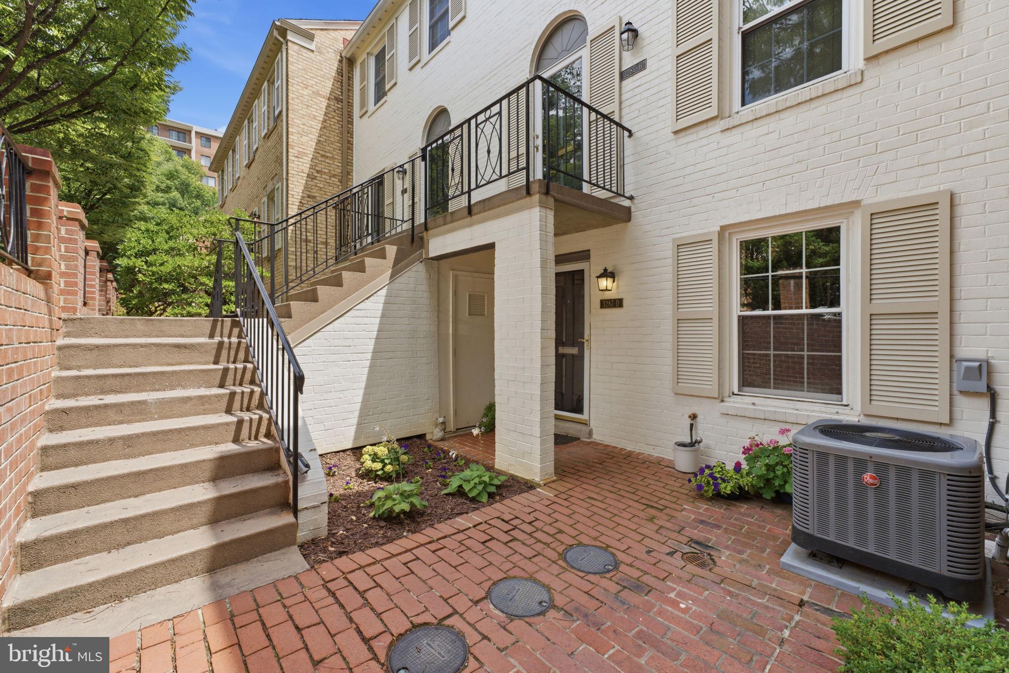3287 Sutton Place Northwest, Unit D Washington, DC 20016 - Photo 5 of 95