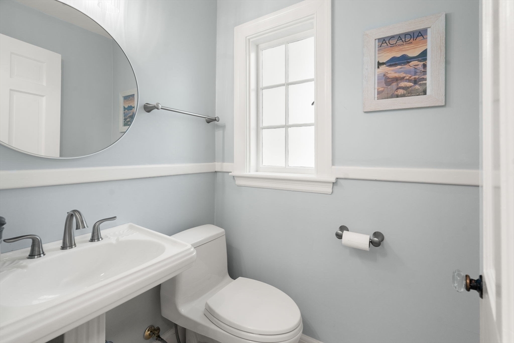 28 York Road Newton, MA 02468 - Photo 8 of 21