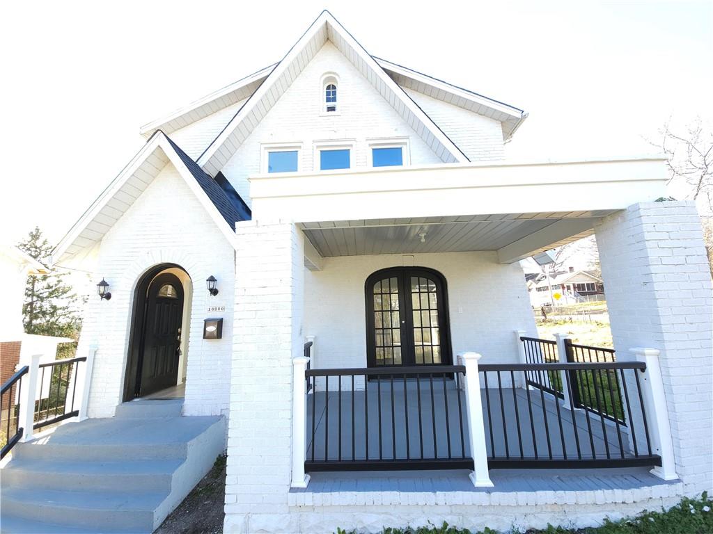 10200 Frankstown Road Pittsburgh, PA 15235 - Photo 8 of 47 a view of entryway with bedroom and wooden floor