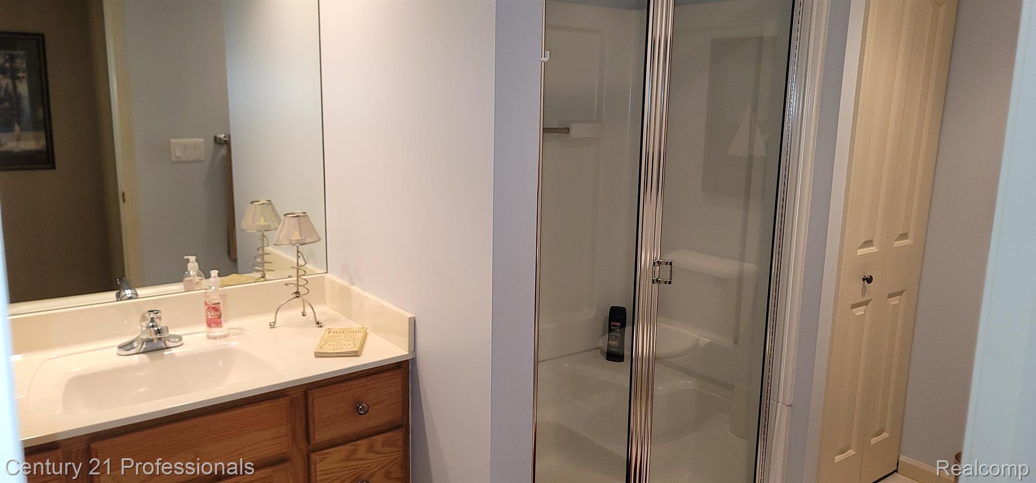 1101 Rock Valley Drive Rochester, MI 48307 - Photo 36 of 41 Full Bath in Lower Level