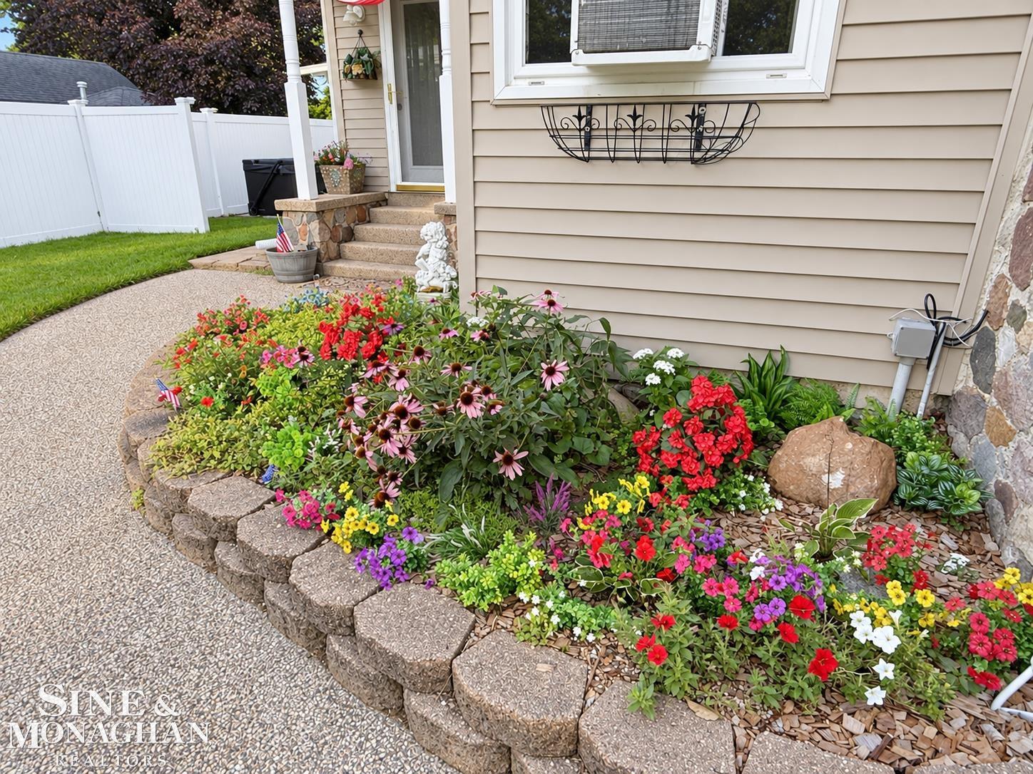 3451 Riverside Drive Port Huron, MI 48060 - Photo 10 of 80 50221318-4f2191cc-02cf-4727-b7fb-852371400366.JPG