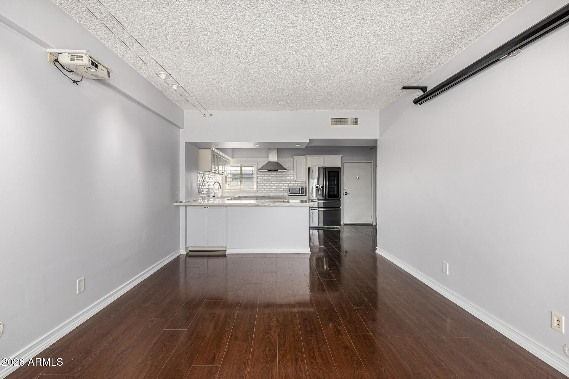 349 East Thomas Road, Unit E407 Phoenix, AZ 85012 - Photo 9 of 34 10-Thomas