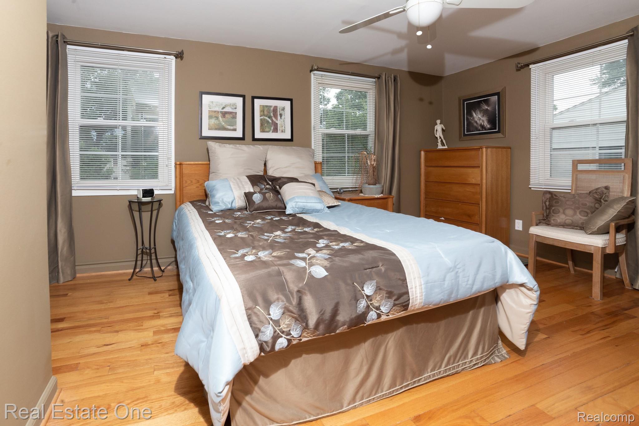 1898 Graefield Road Birmingham, MI 48009 - Photo 10 of 21 IMG_9724.jpg