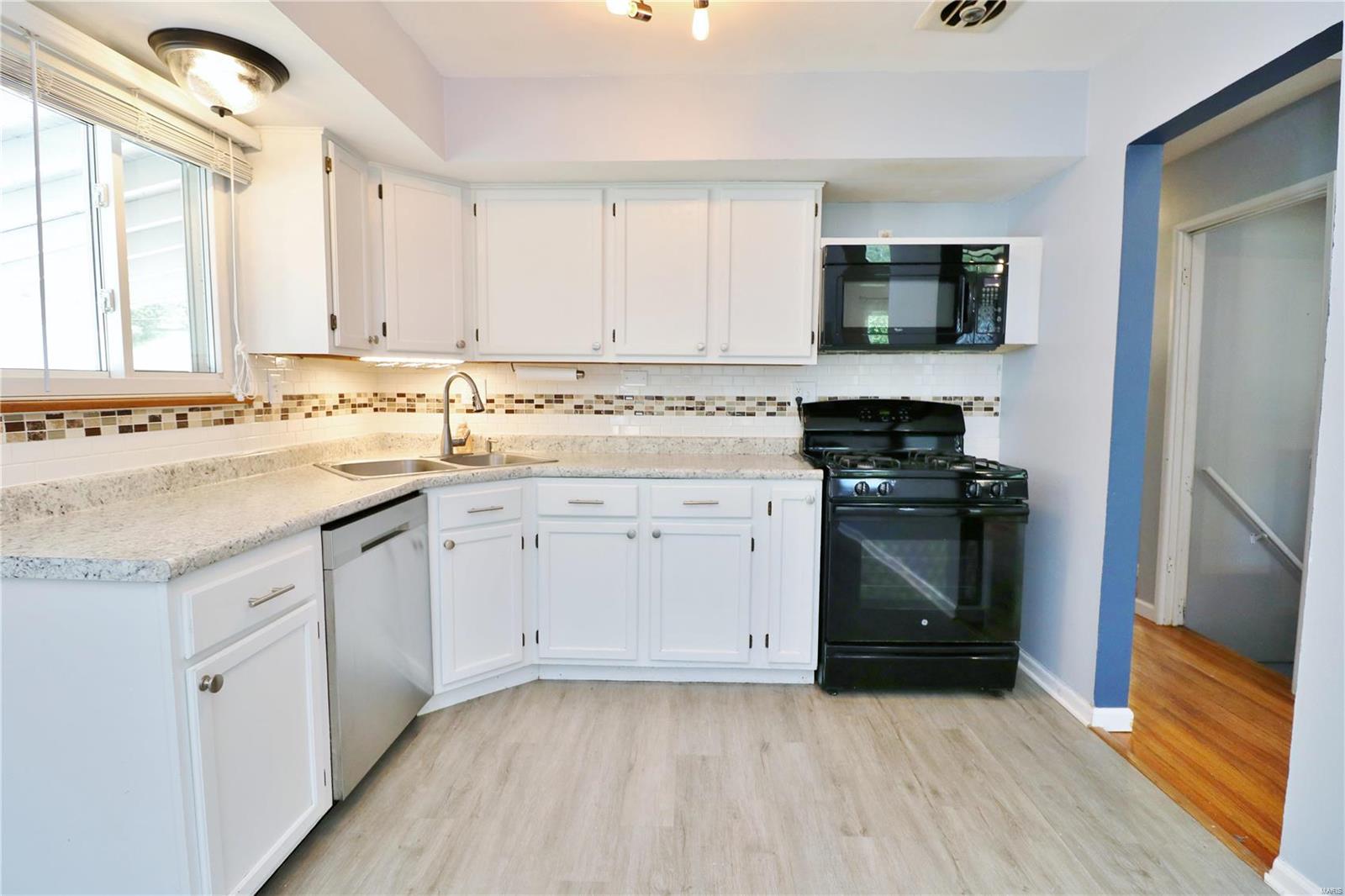 316 Ballwin Avenue Ballwin, MO 63021 - Photo 15 of 53