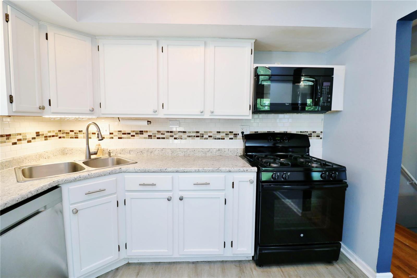 316 Ballwin Avenue Ballwin, MO 63021 - Photo 16 of 53