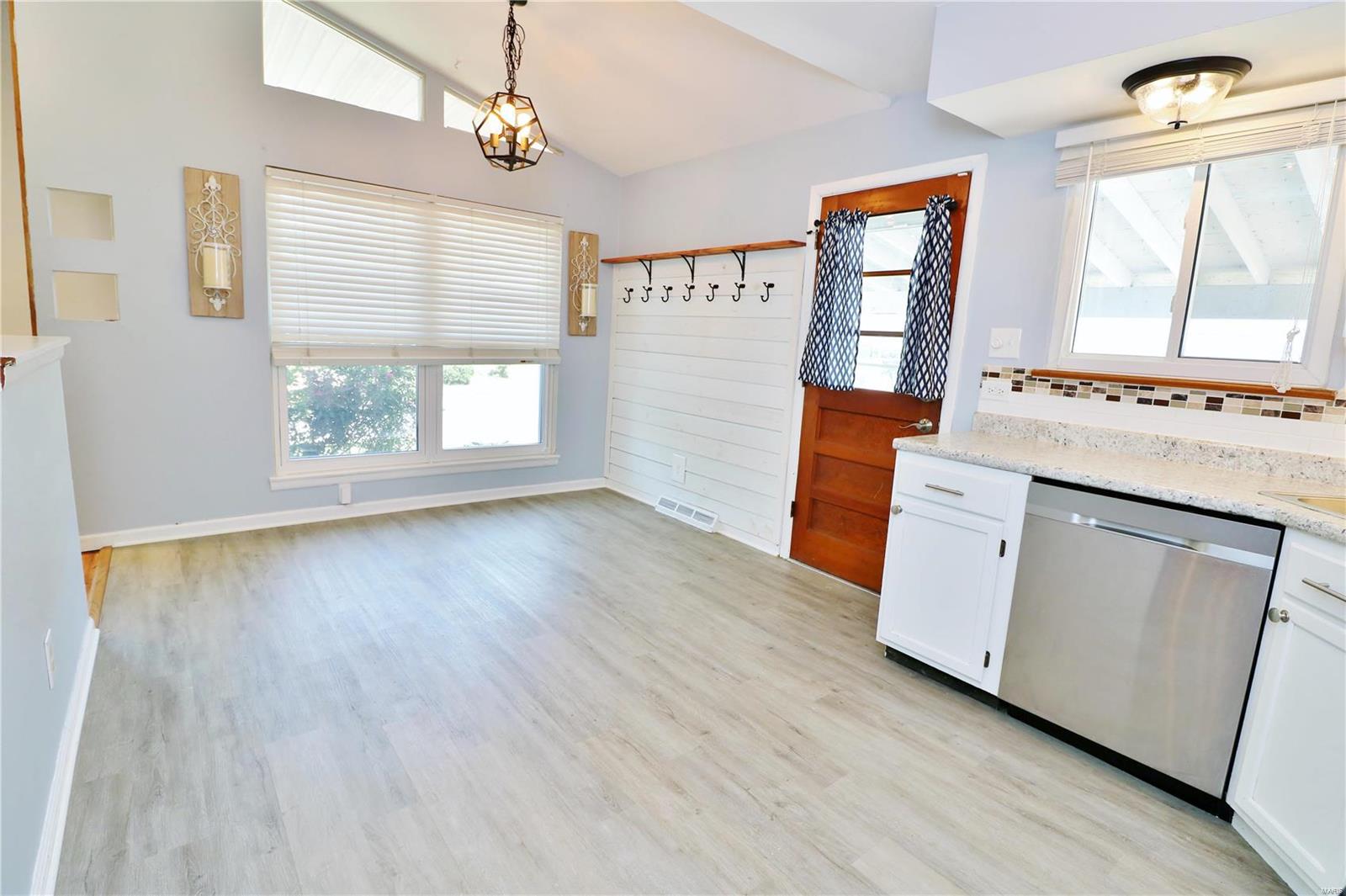 316 Ballwin Avenue Ballwin, MO 63021 - Photo 17 of 53