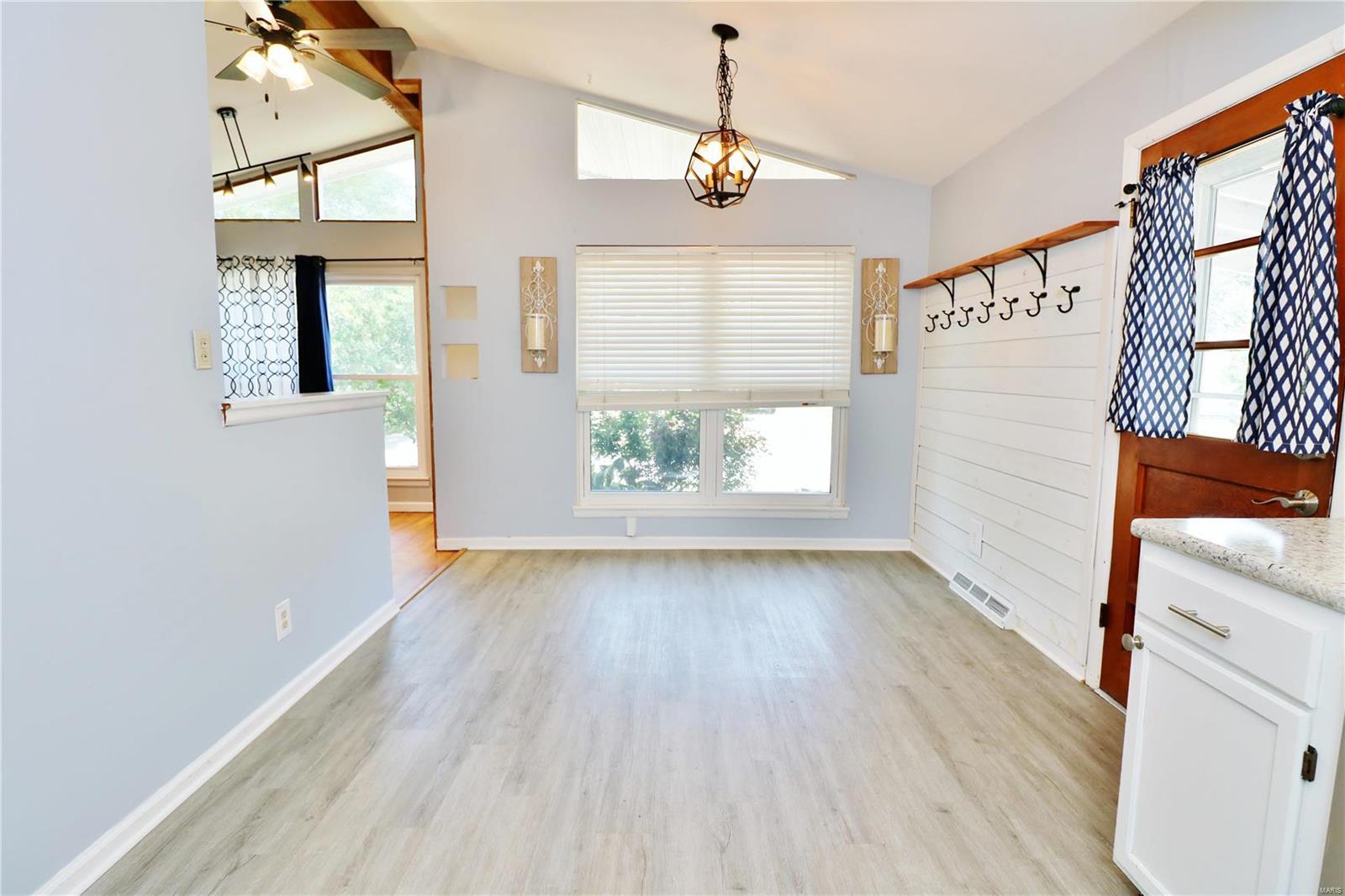 316 Ballwin Avenue Ballwin, MO 63021 - Photo 18 of 53