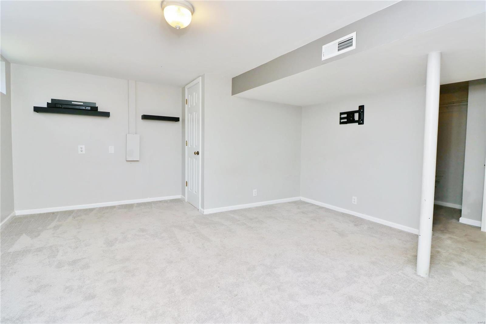 316 Ballwin Avenue Ballwin, MO 63021 - Photo 33 of 53