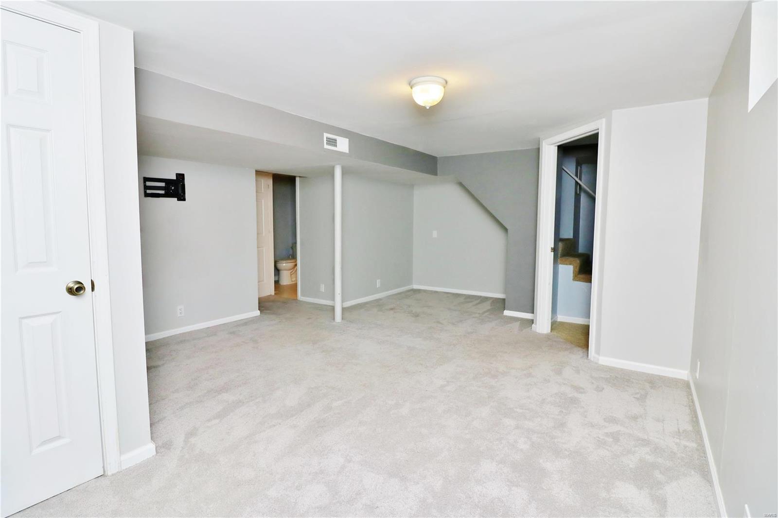 316 Ballwin Avenue Ballwin, MO 63021 - Photo 34 of 53